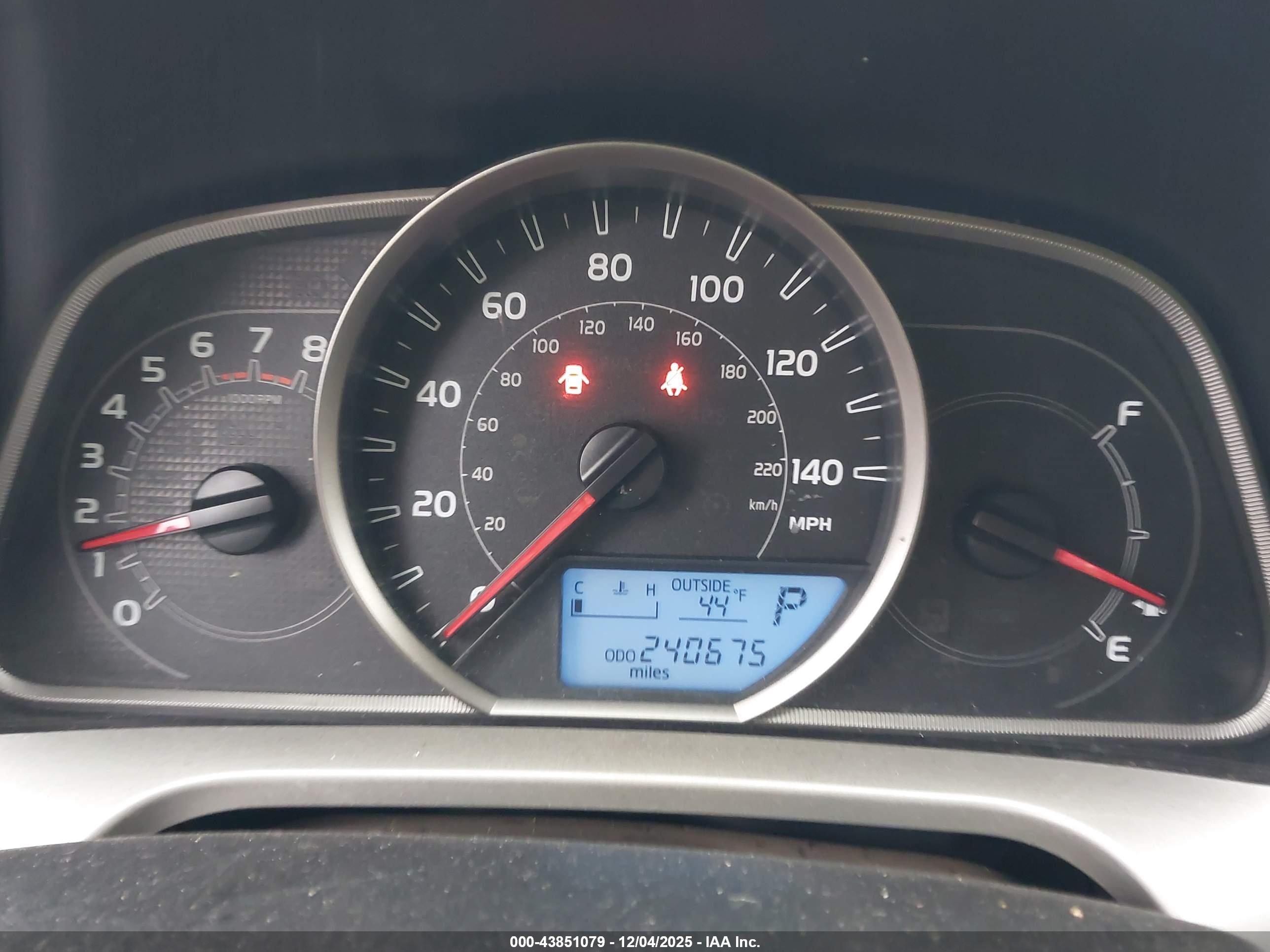 TOYOTA RAV4 image 7