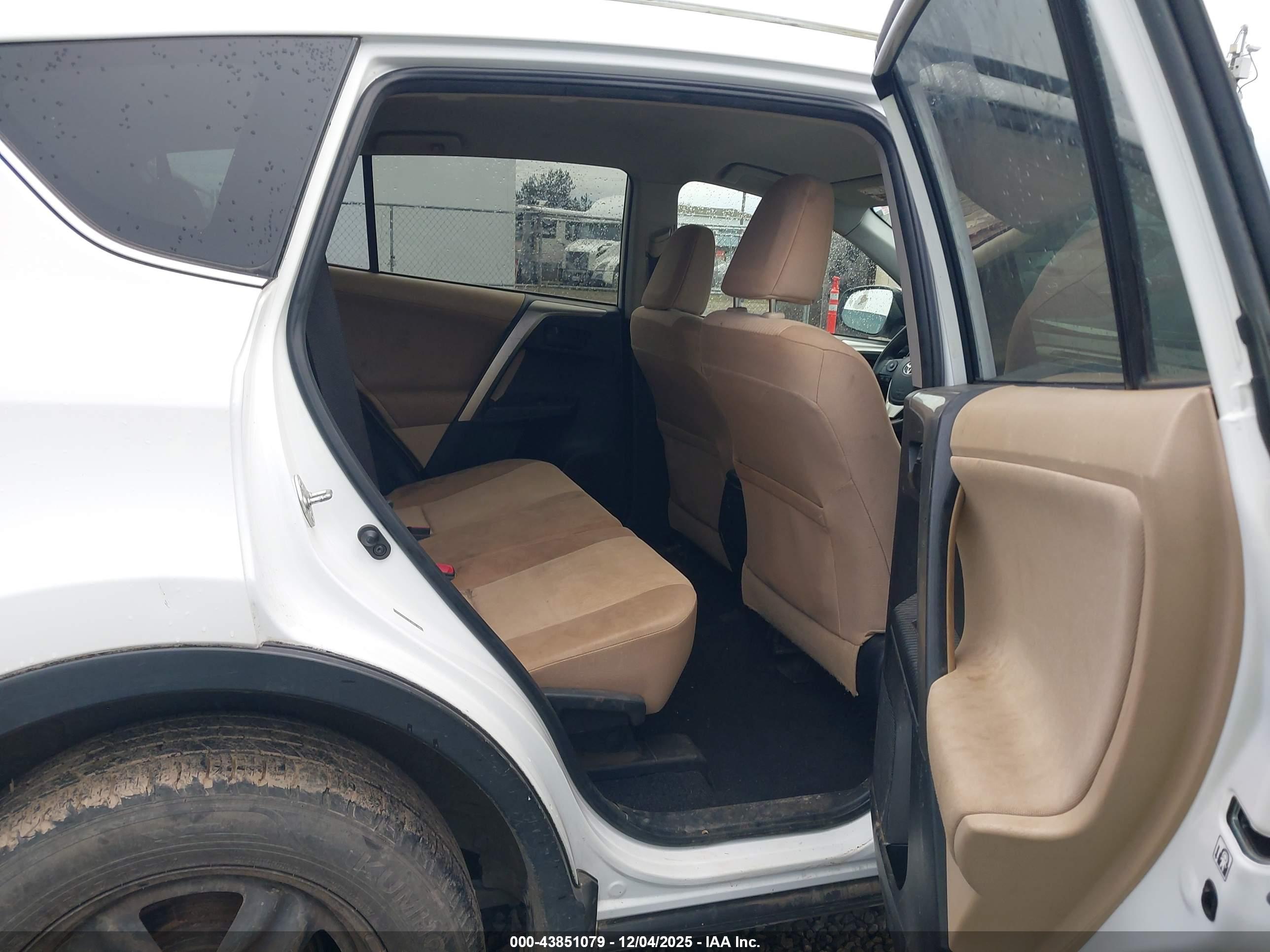 TOYOTA RAV4 image 8