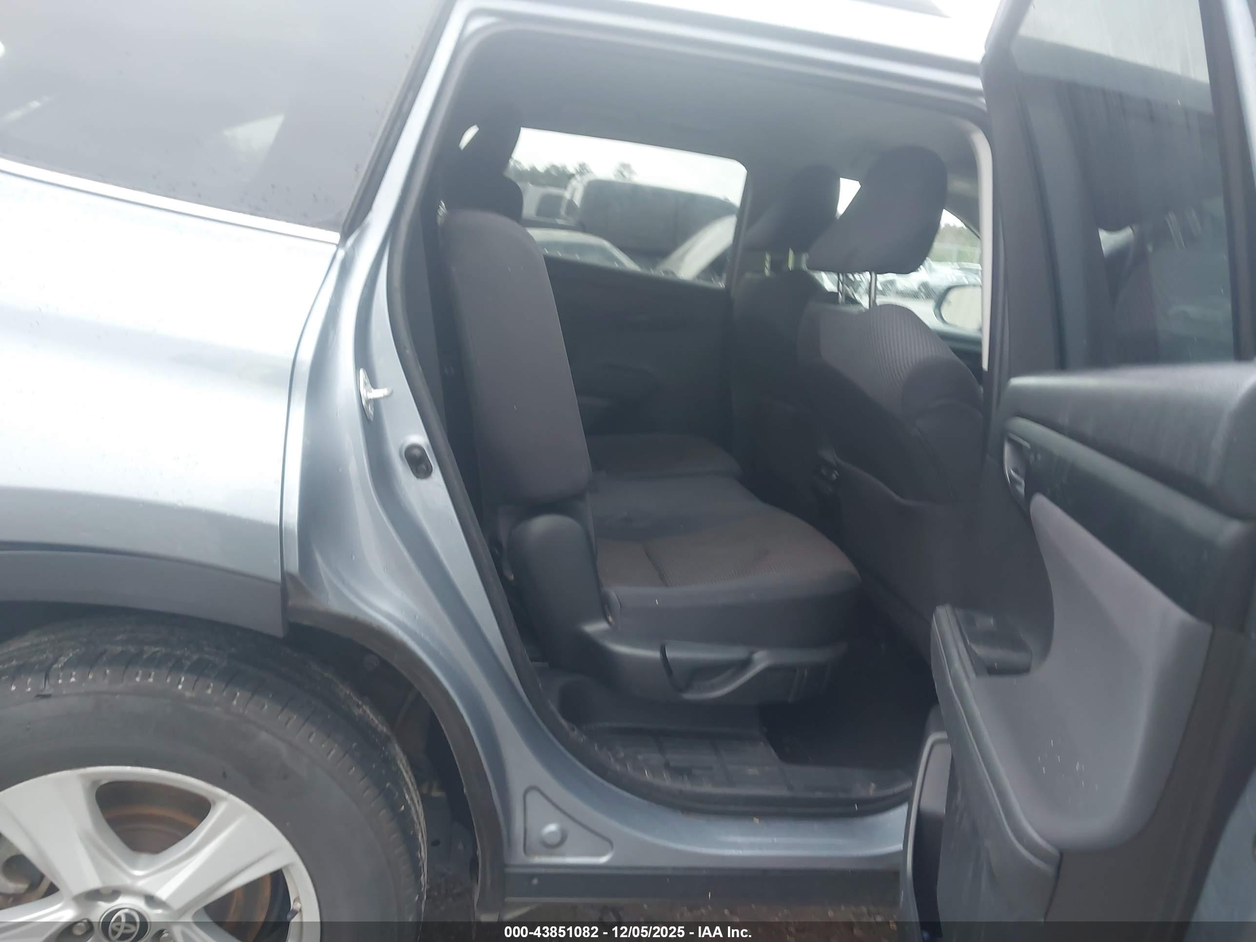 TOYOTA HIGHLANDER image 8