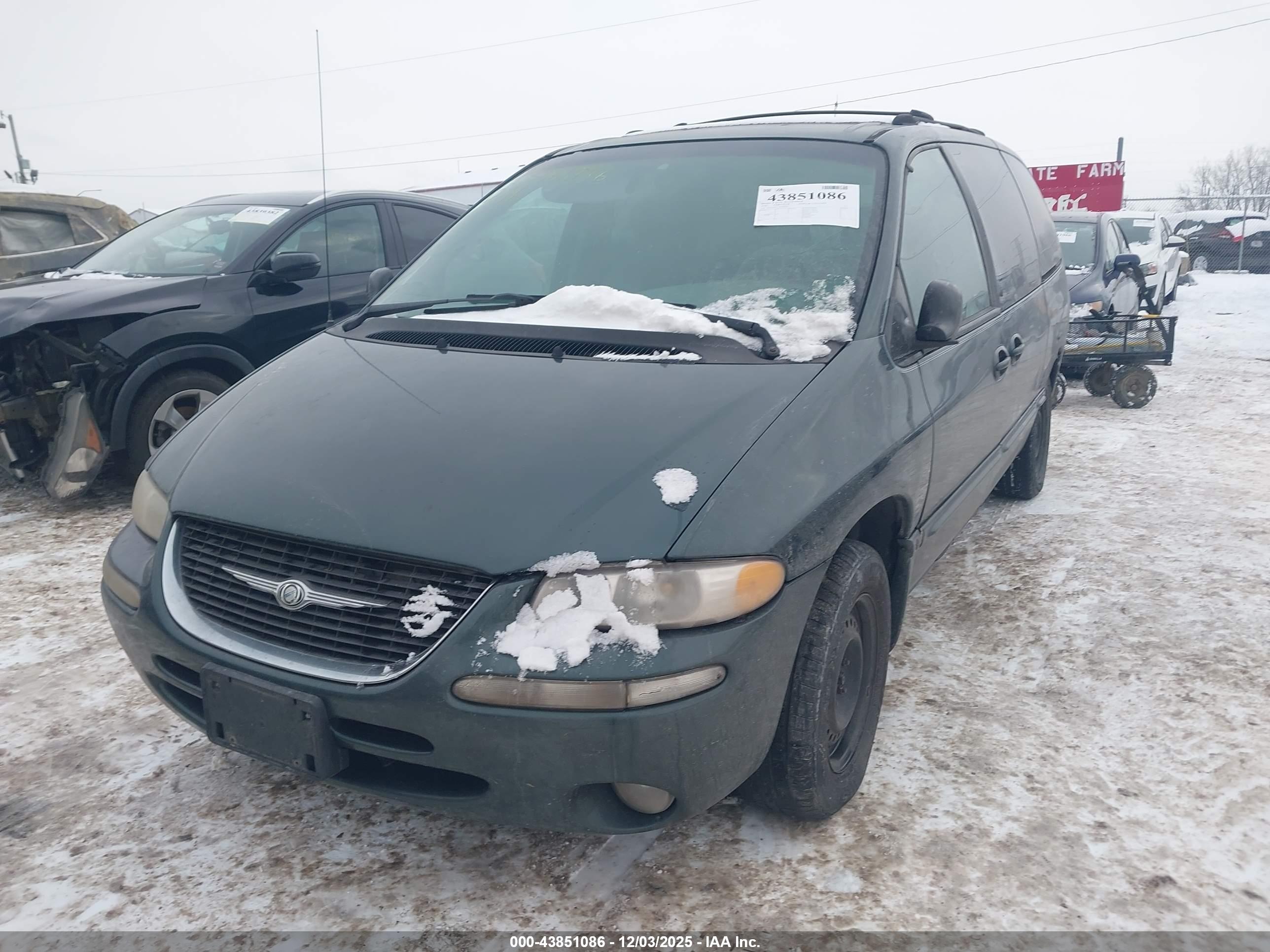 CHRYSLER TOWN image 2