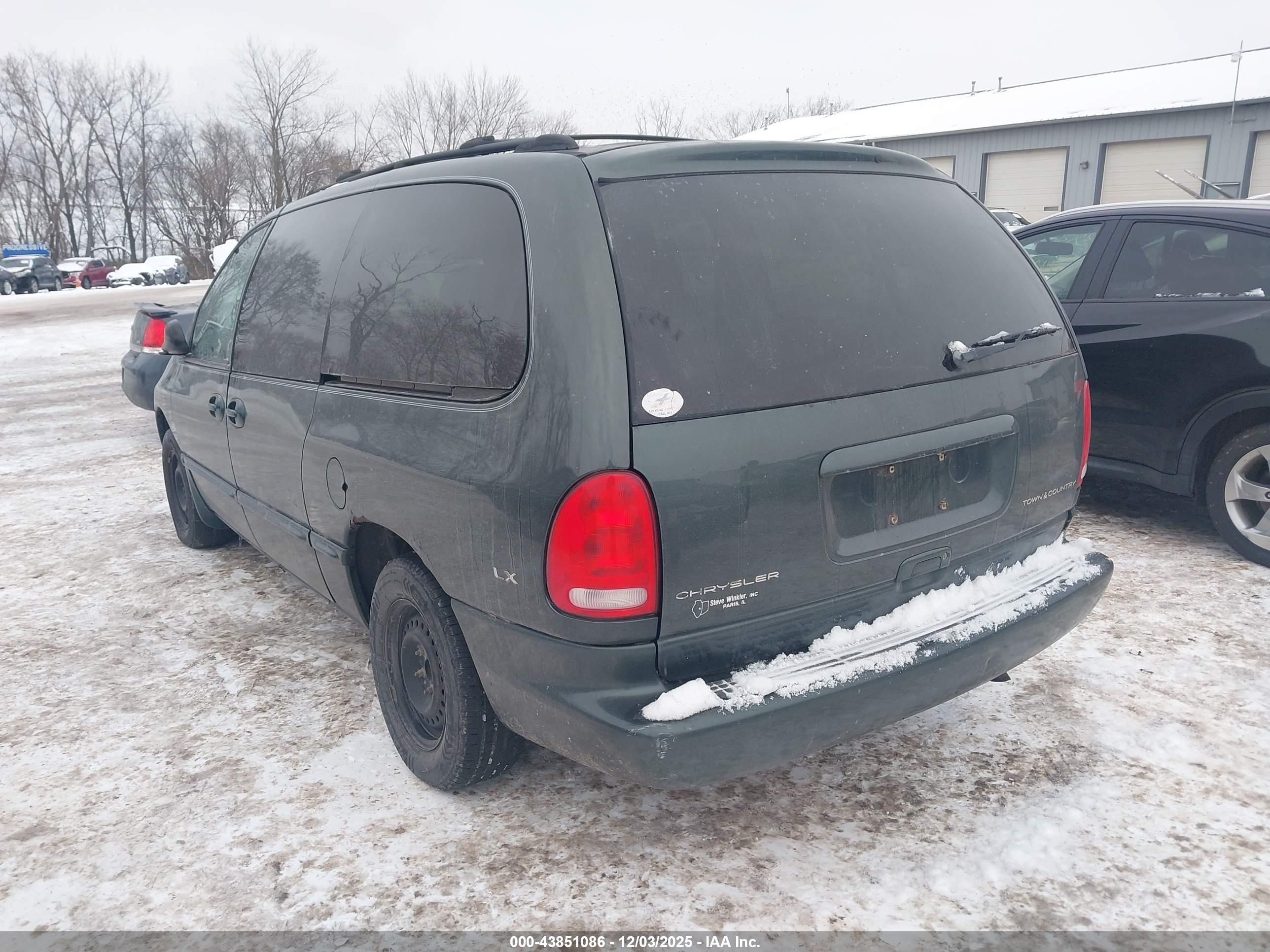 CHRYSLER TOWN image 3