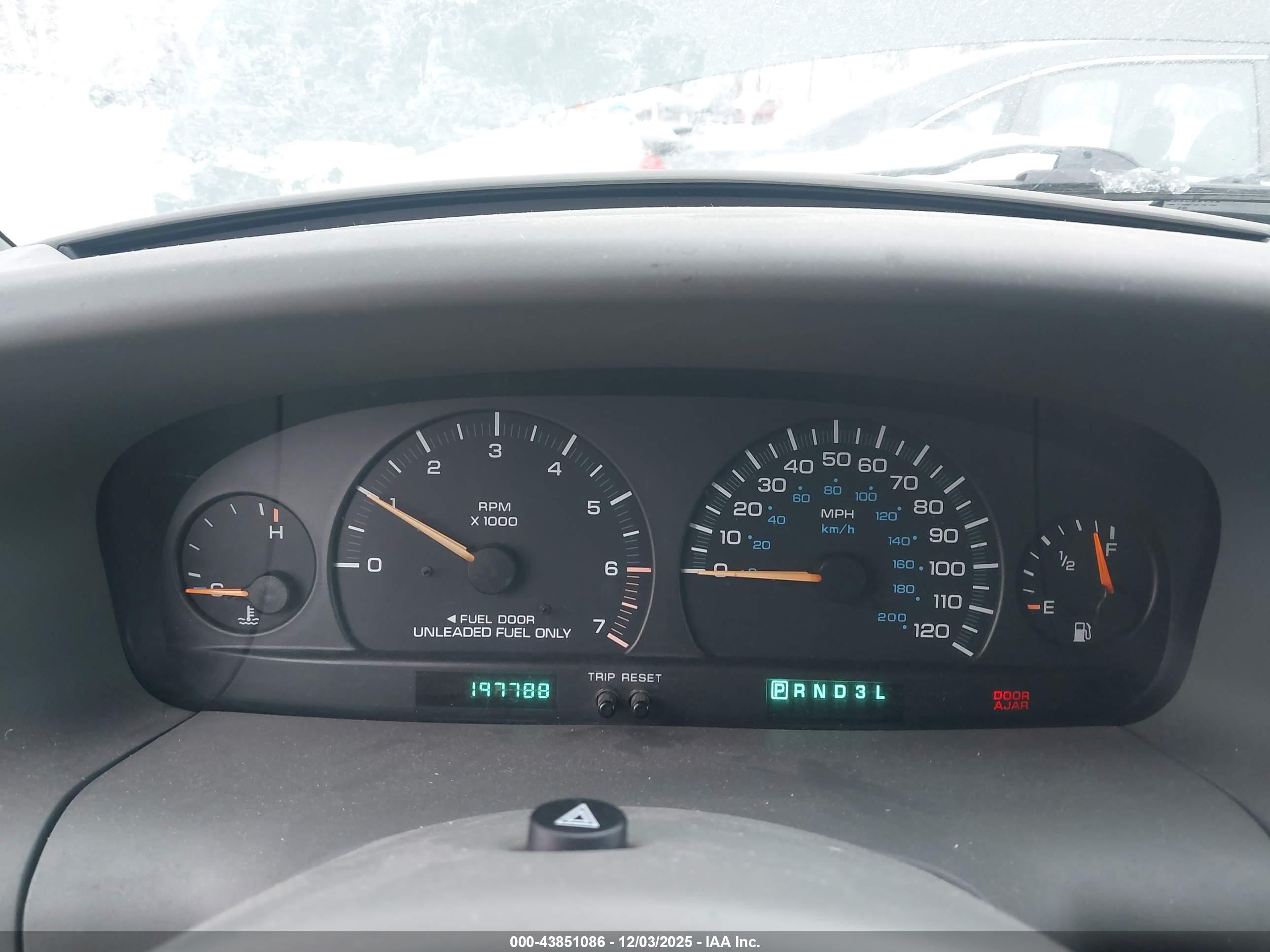CHRYSLER TOWN image 7