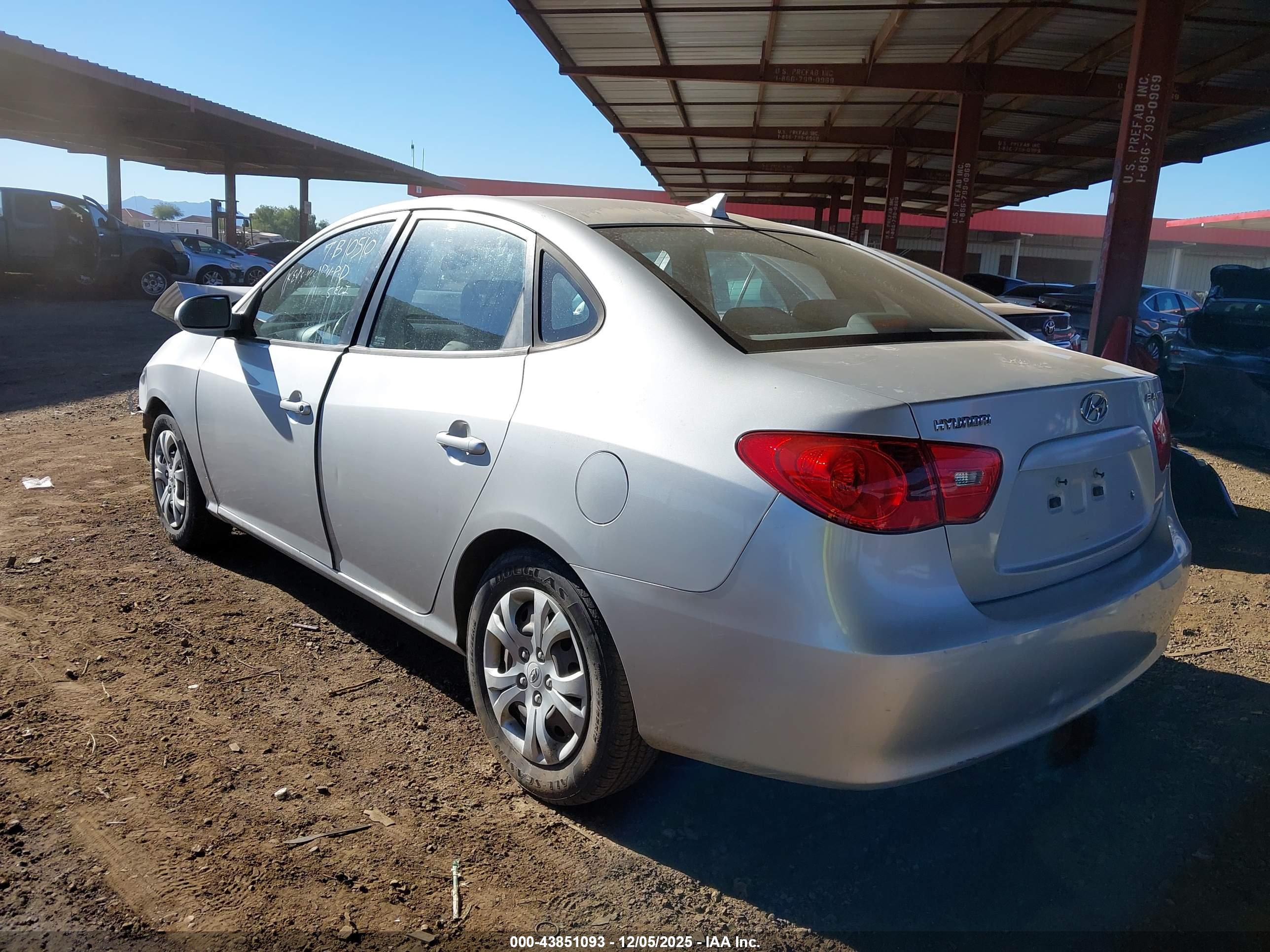 HYUNDAI ELANTRA image 3