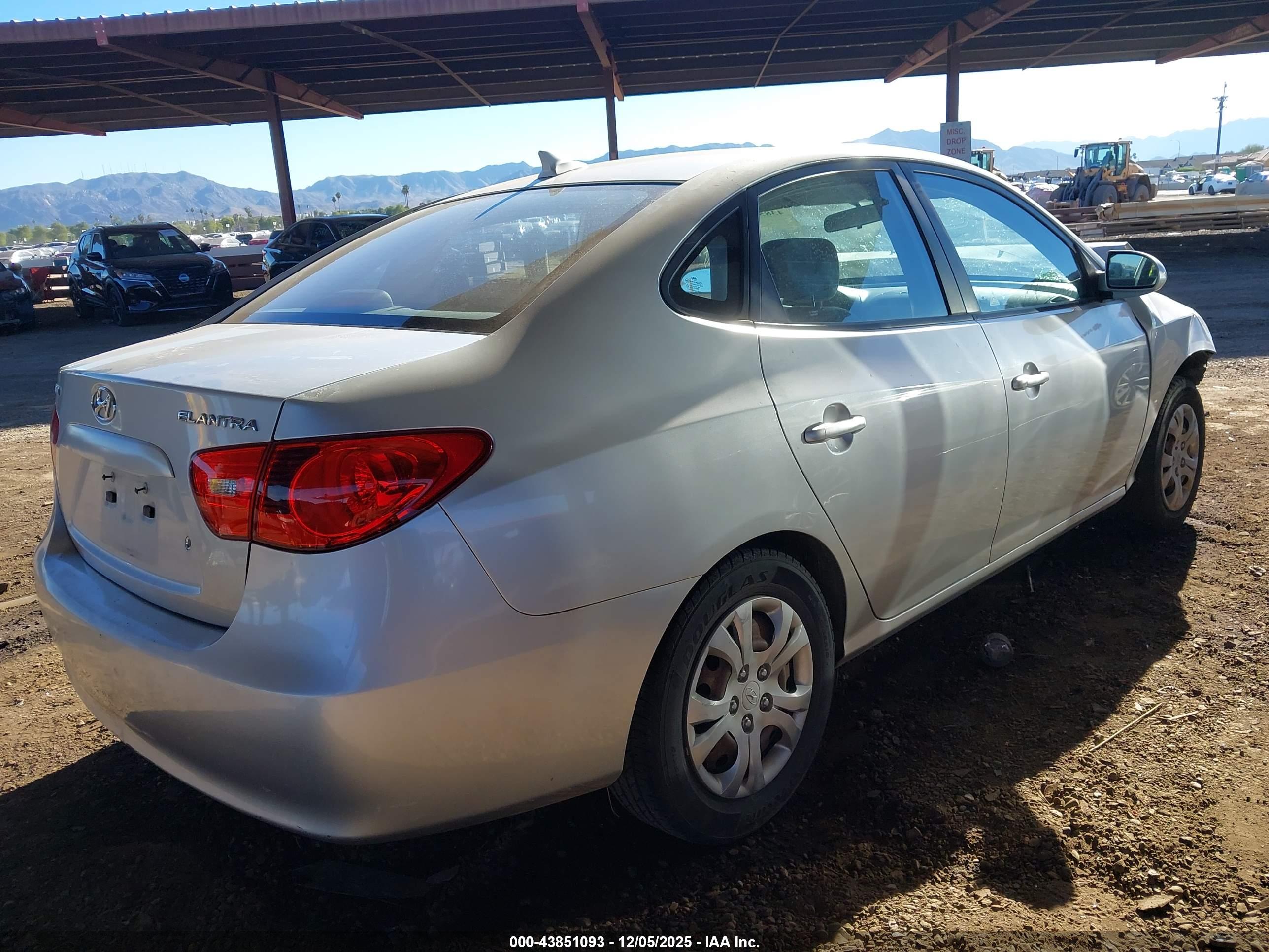HYUNDAI ELANTRA image 4