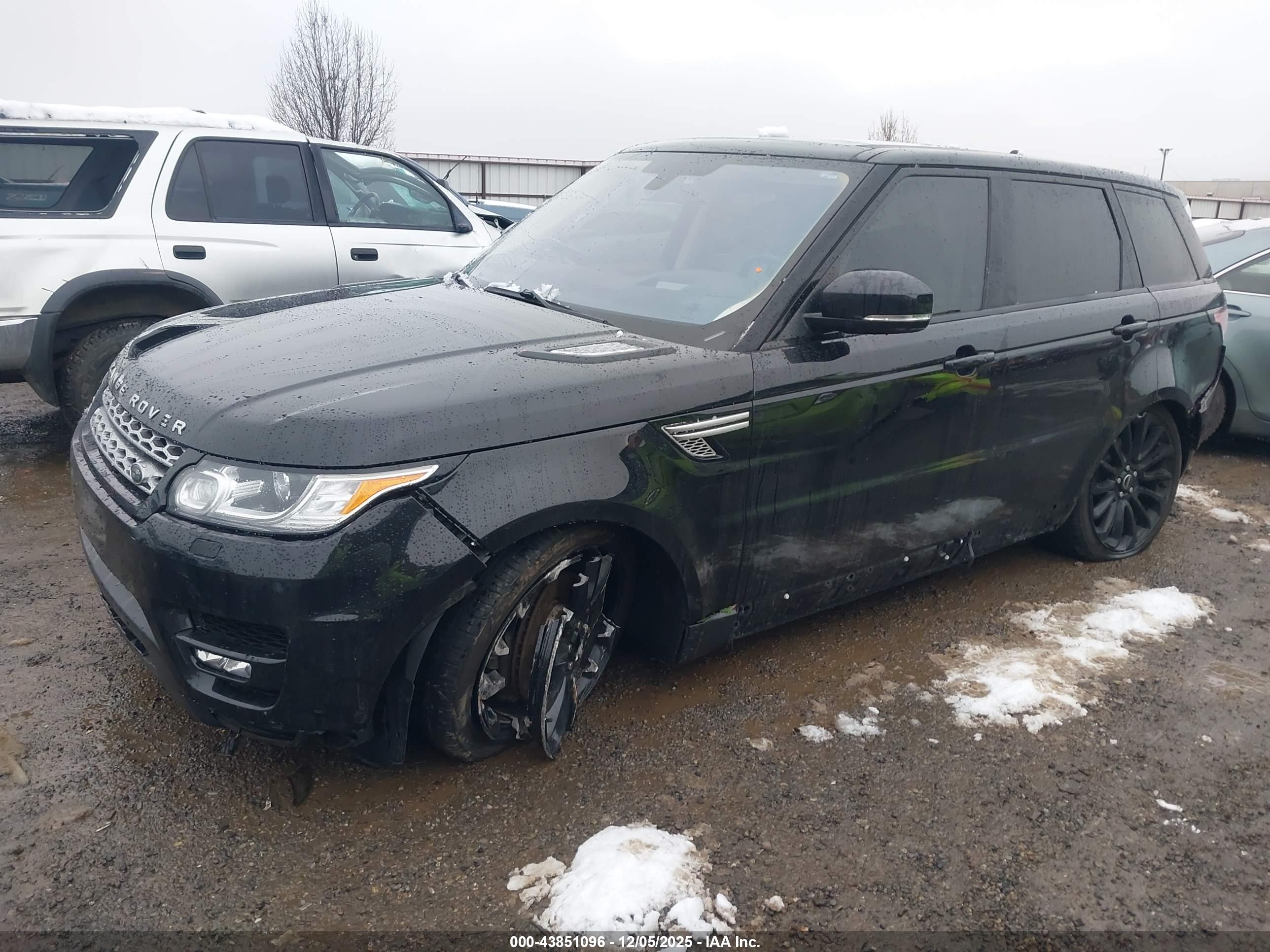 LAND ROVER image 2