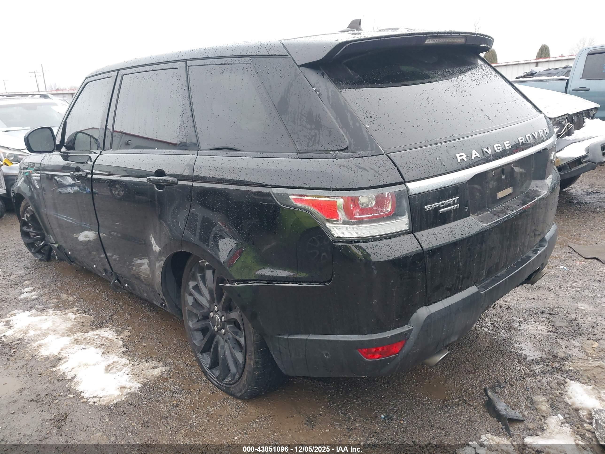 LAND ROVER image 3