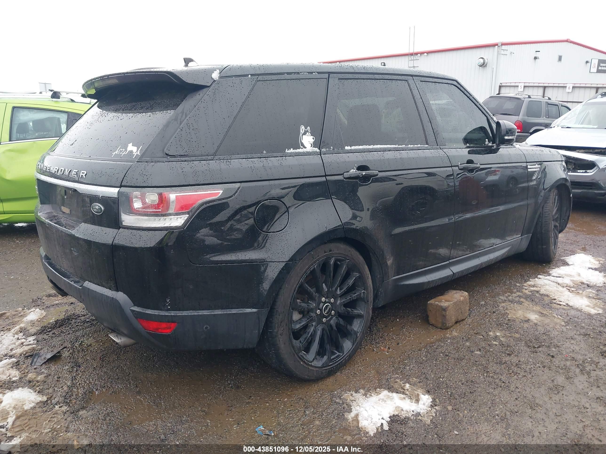 LAND ROVER image 4