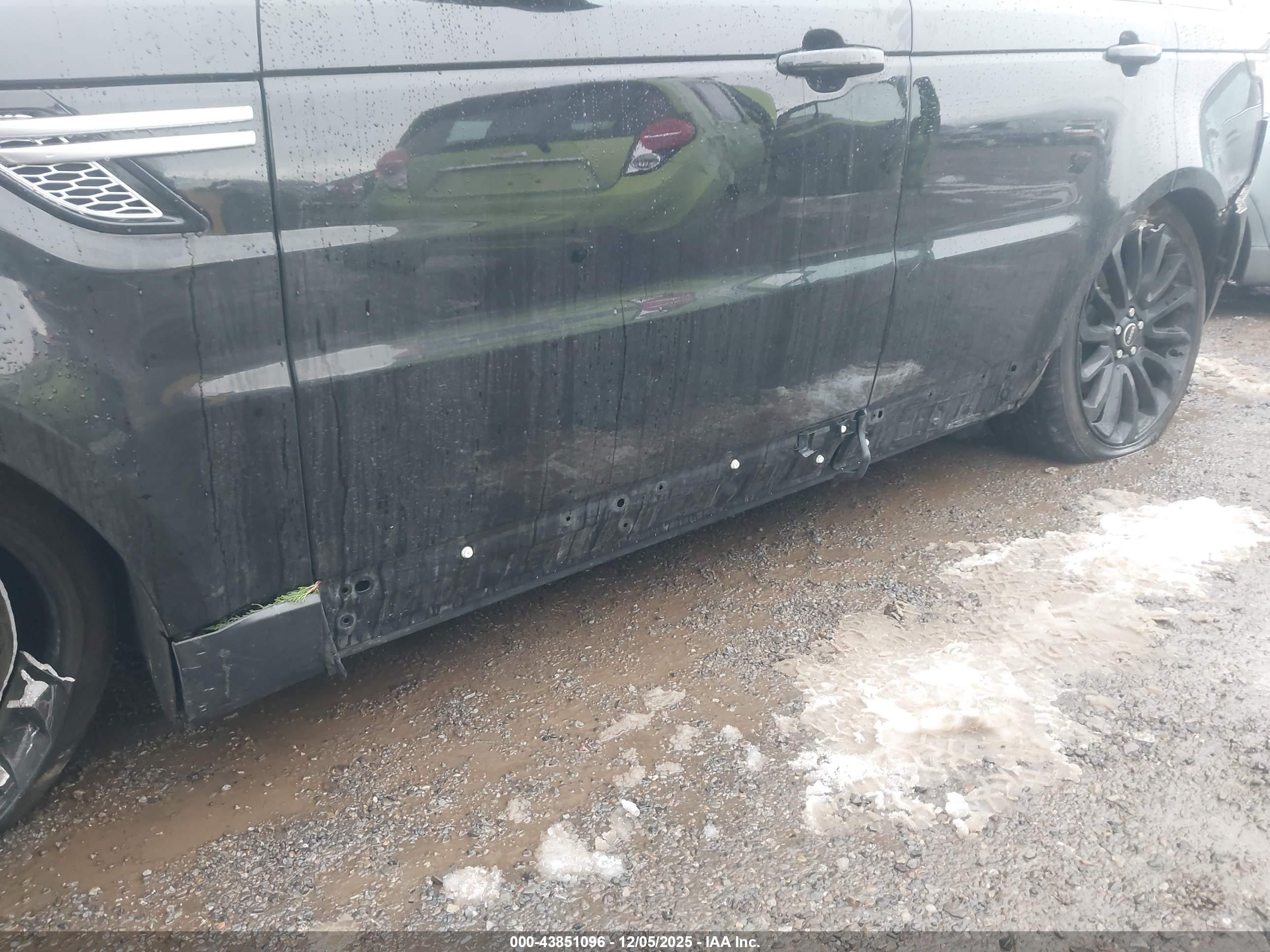 LAND ROVER image 6