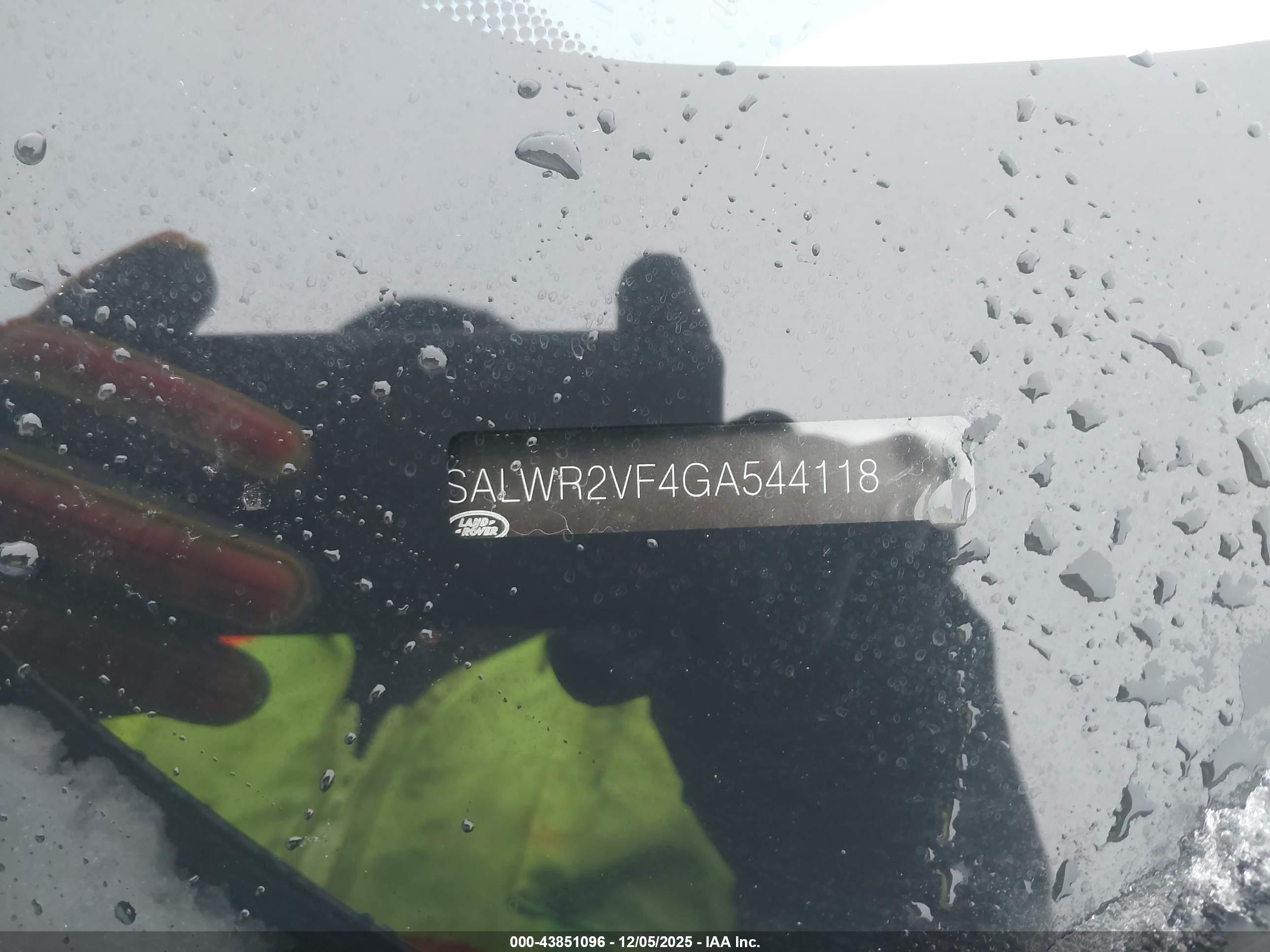LAND ROVER image 9