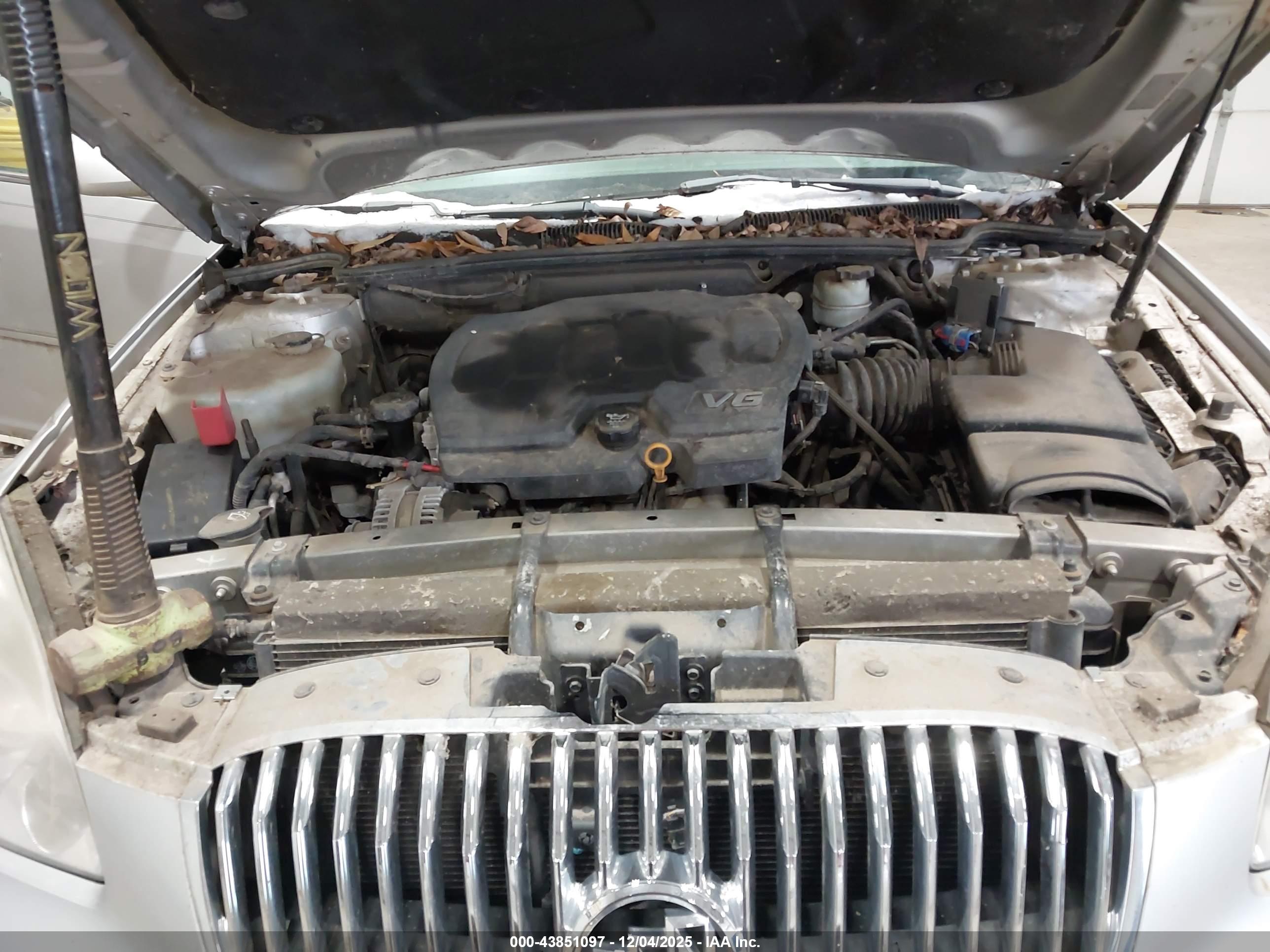 BUICK LUCERNE image 10