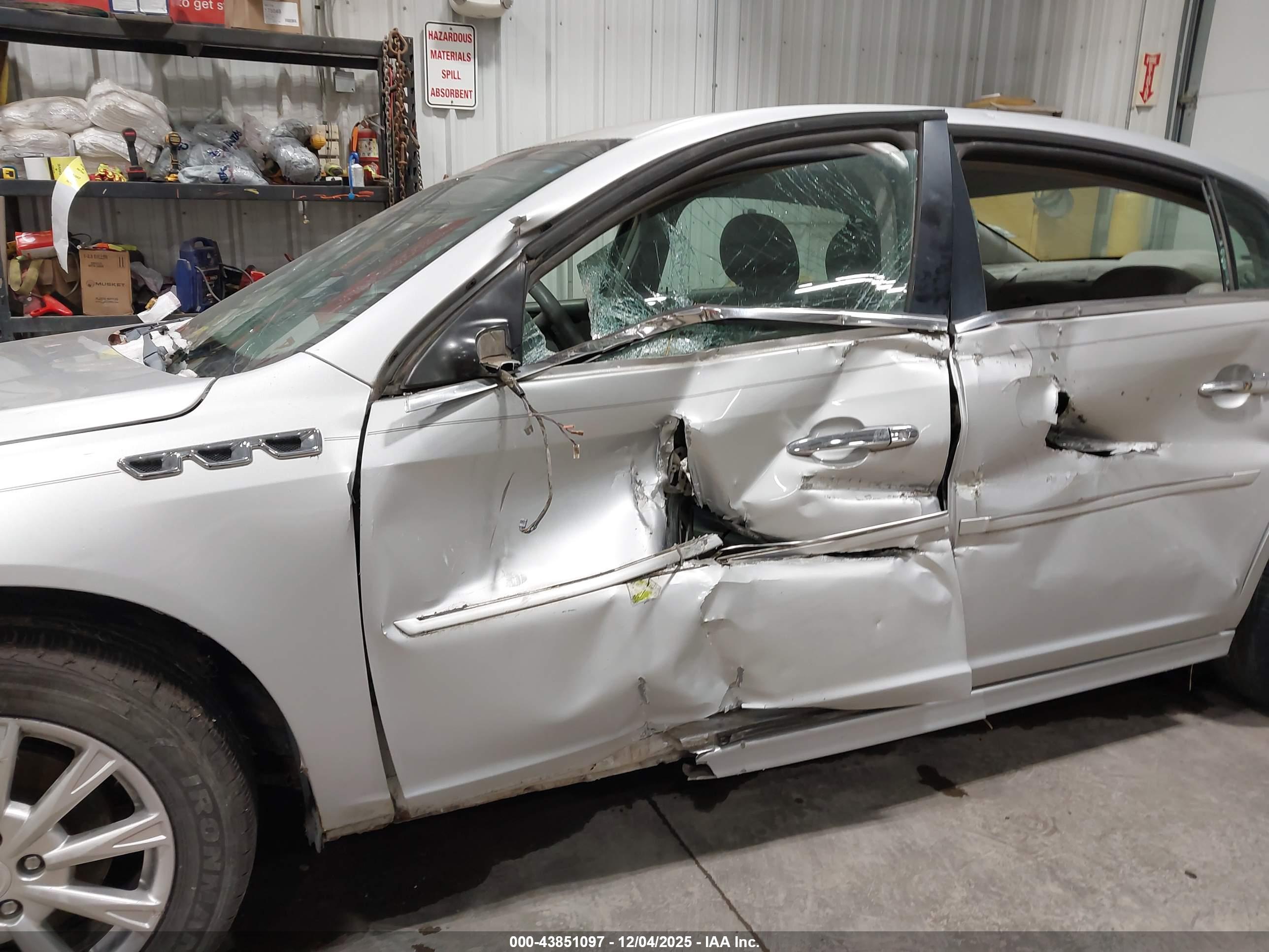 BUICK LUCERNE image 6