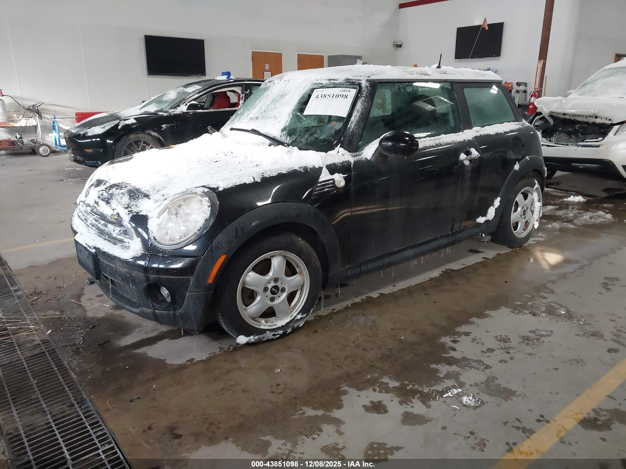 MINI COOPER image 2