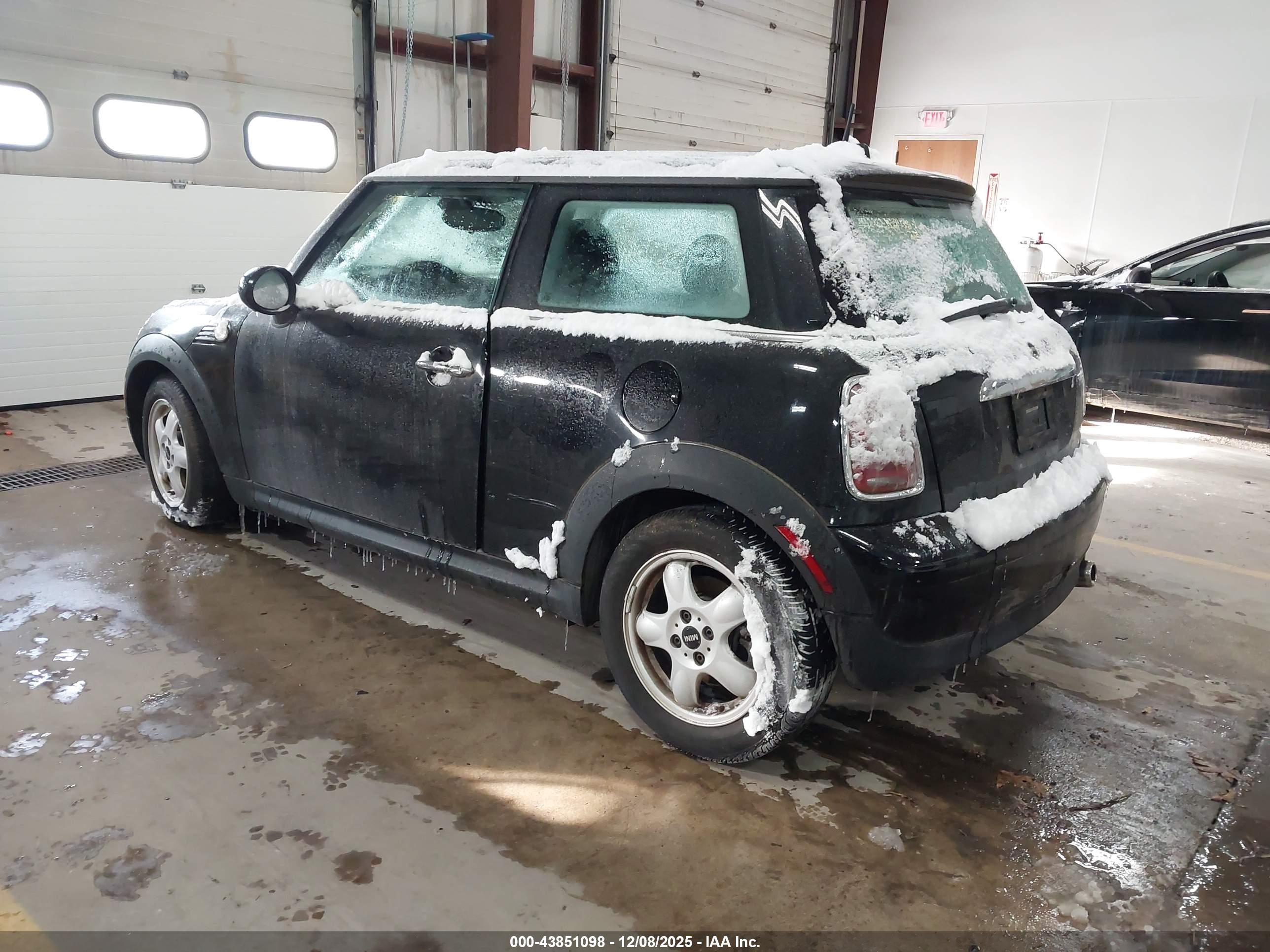 MINI COOPER image 3