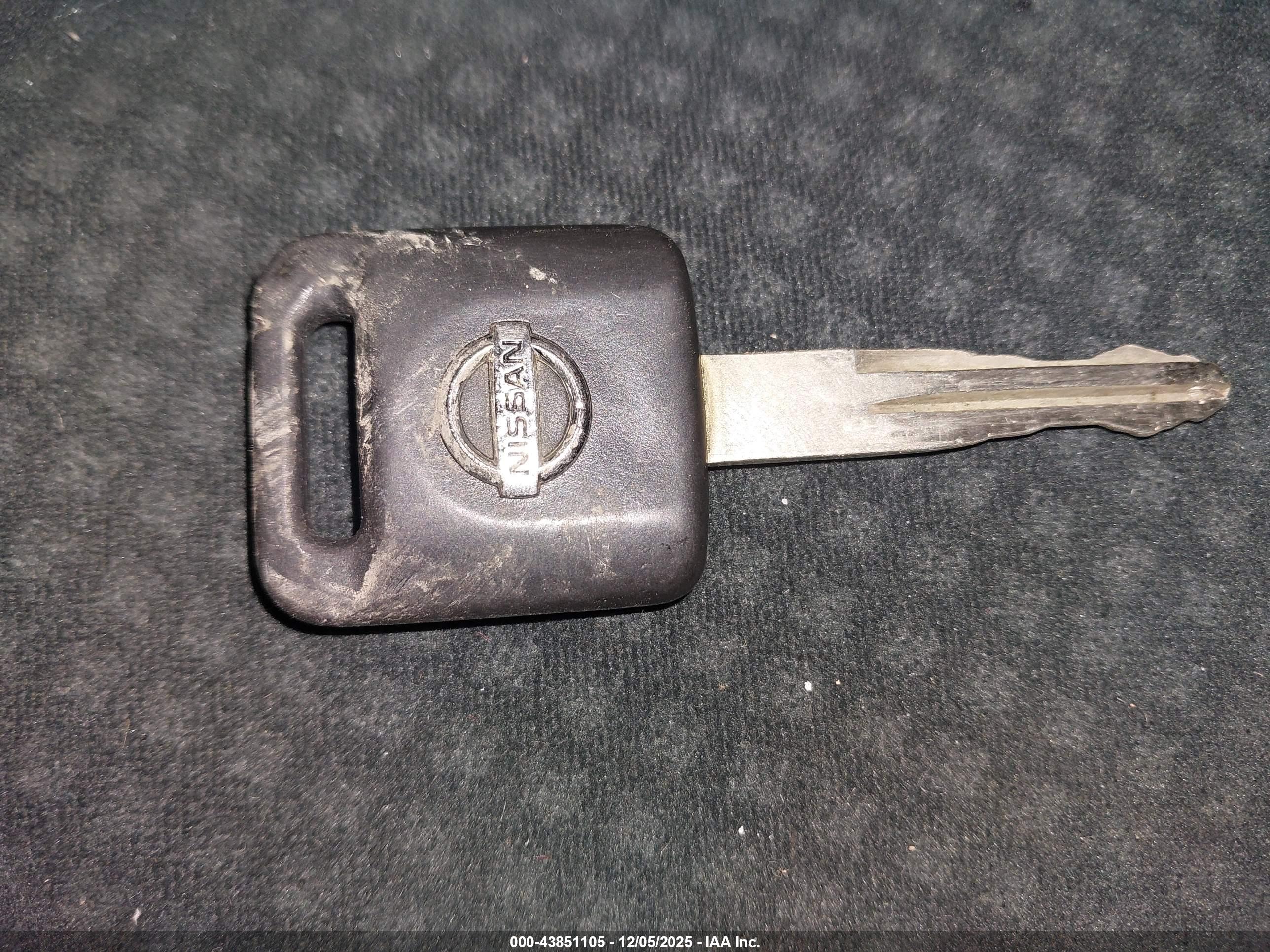NISSAN VERSA image 11