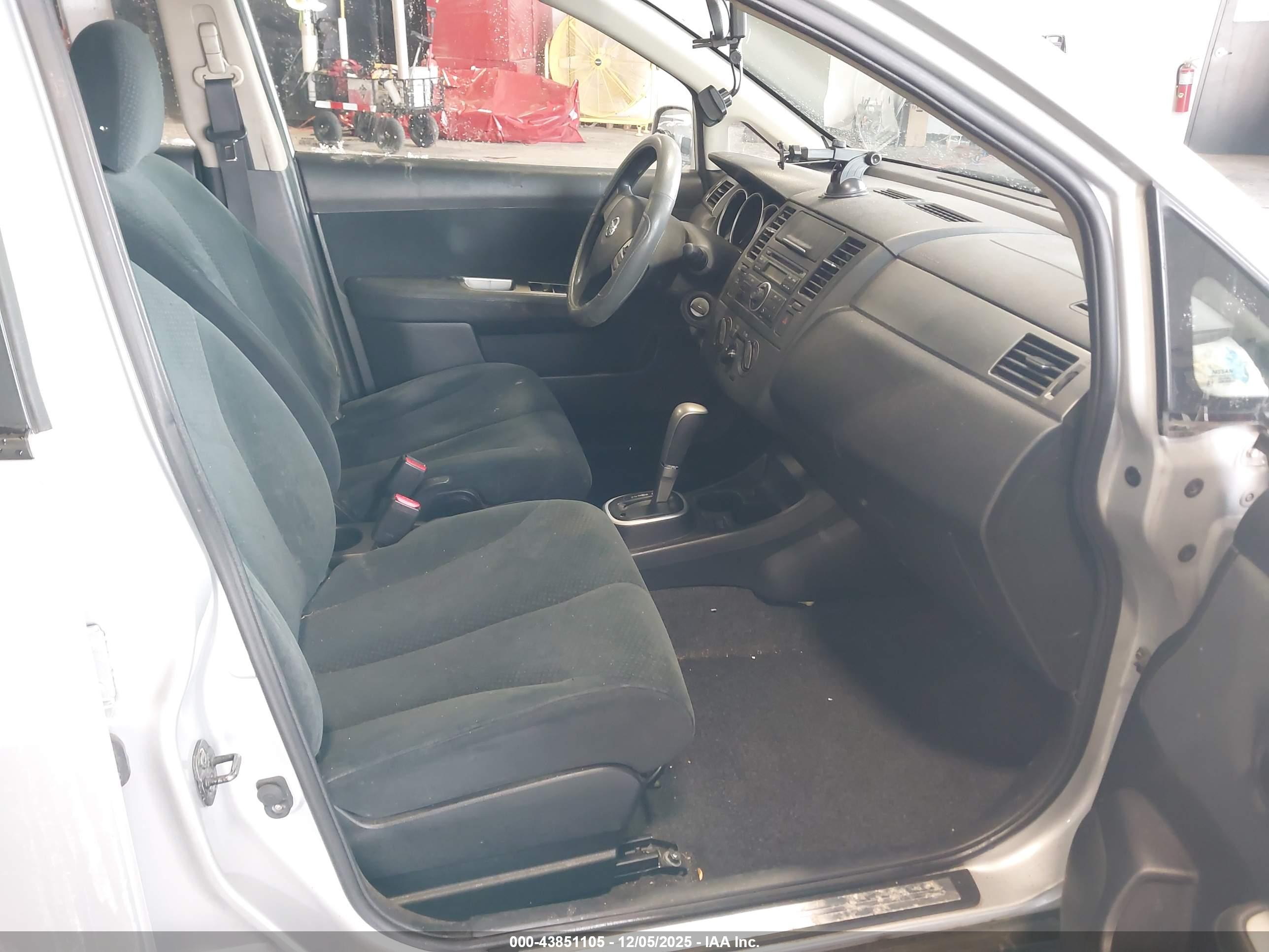 NISSAN VERSA image 5