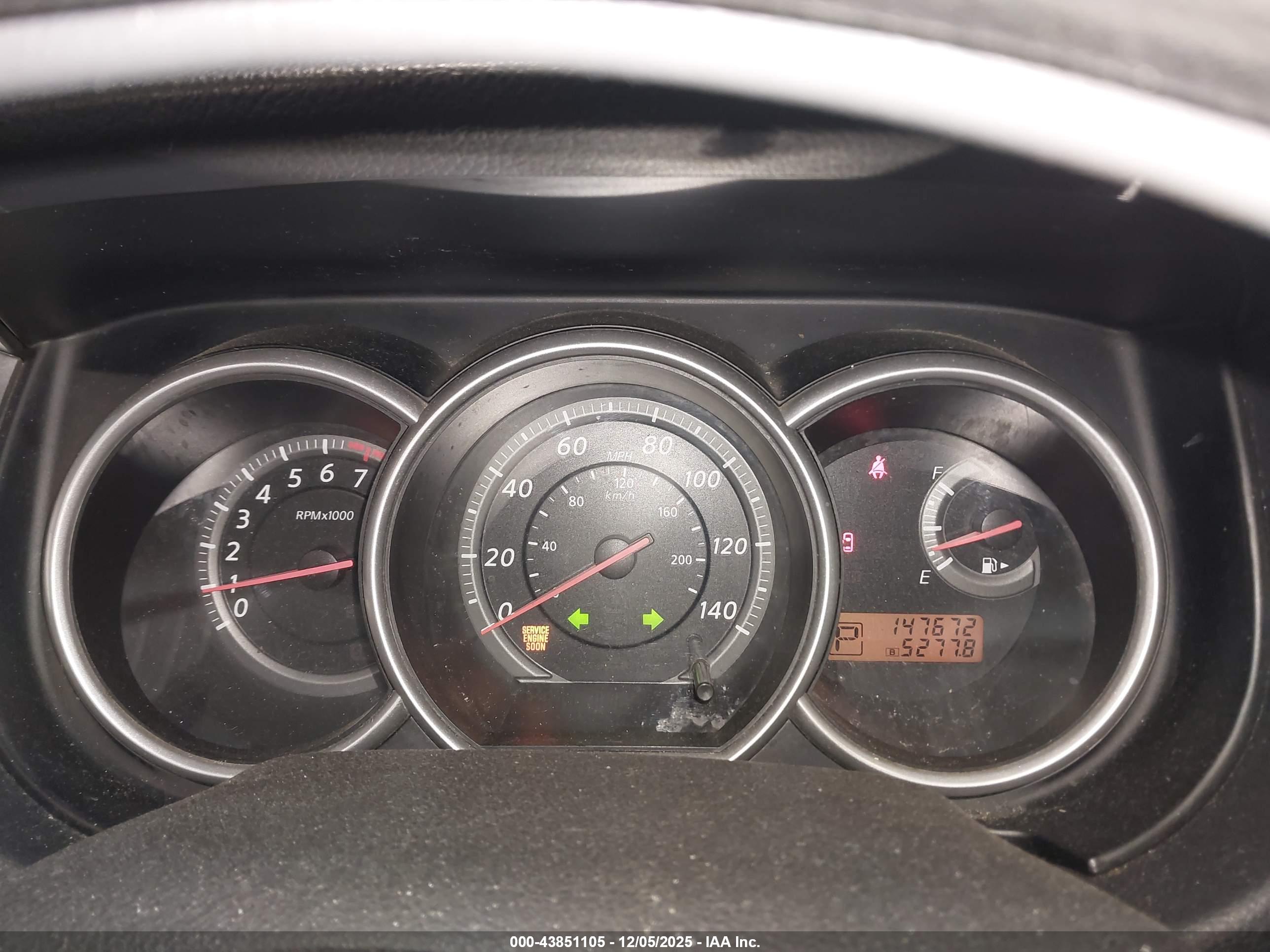 NISSAN VERSA image 7