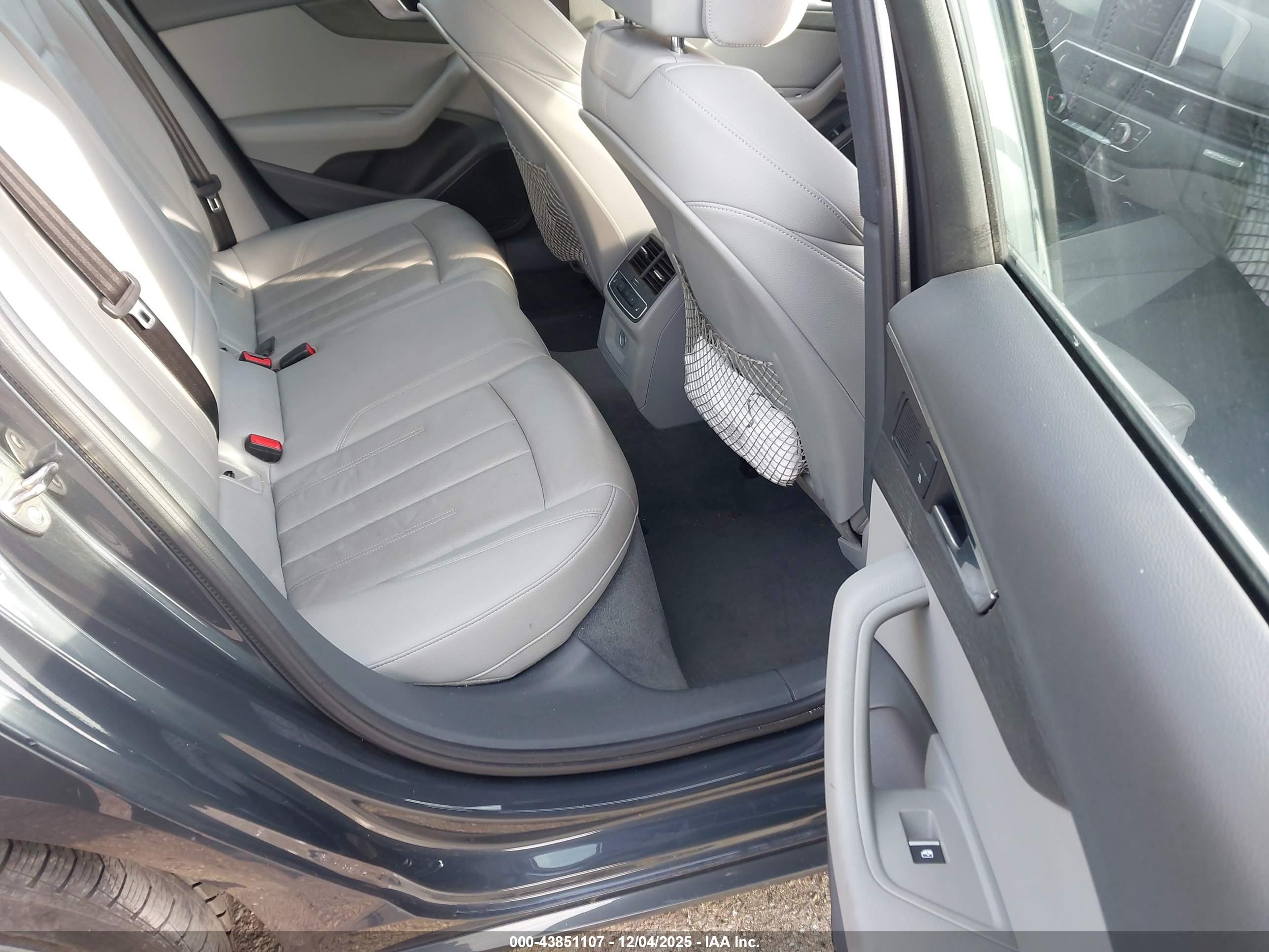 AUDI A4 image 8