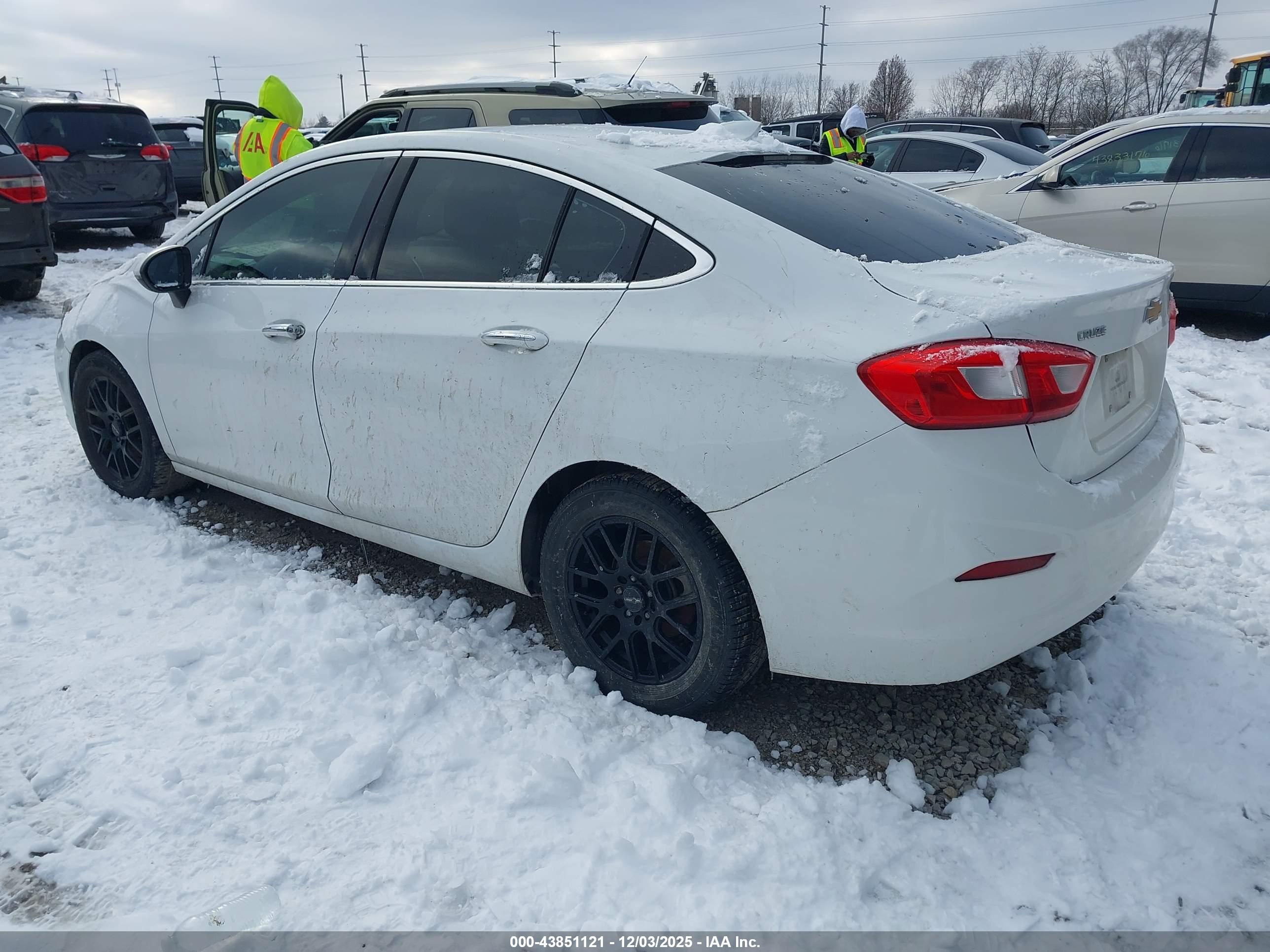 CHEVROLET CRUZE image 3