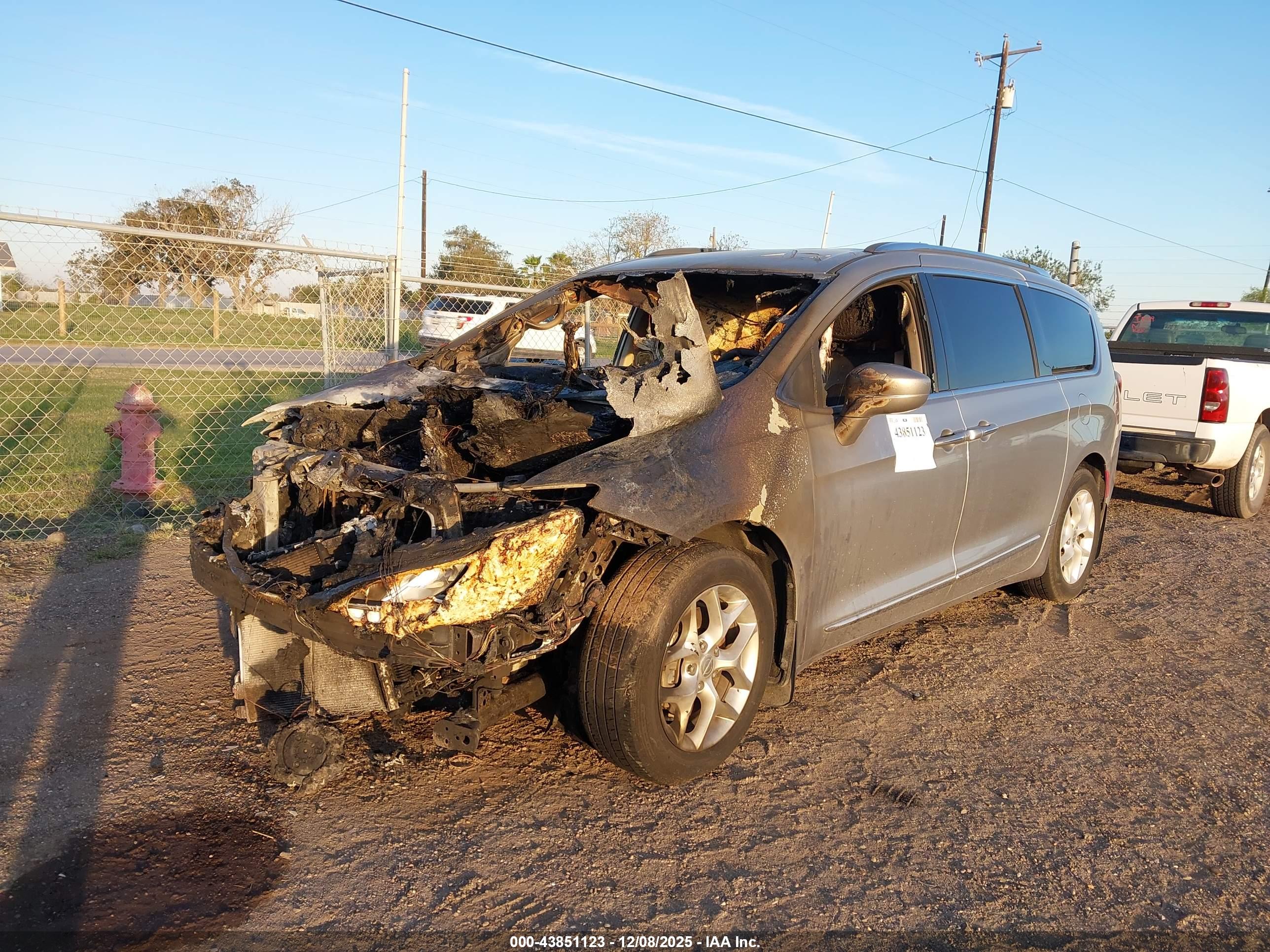 CHRYSLER PACIFICA image 2