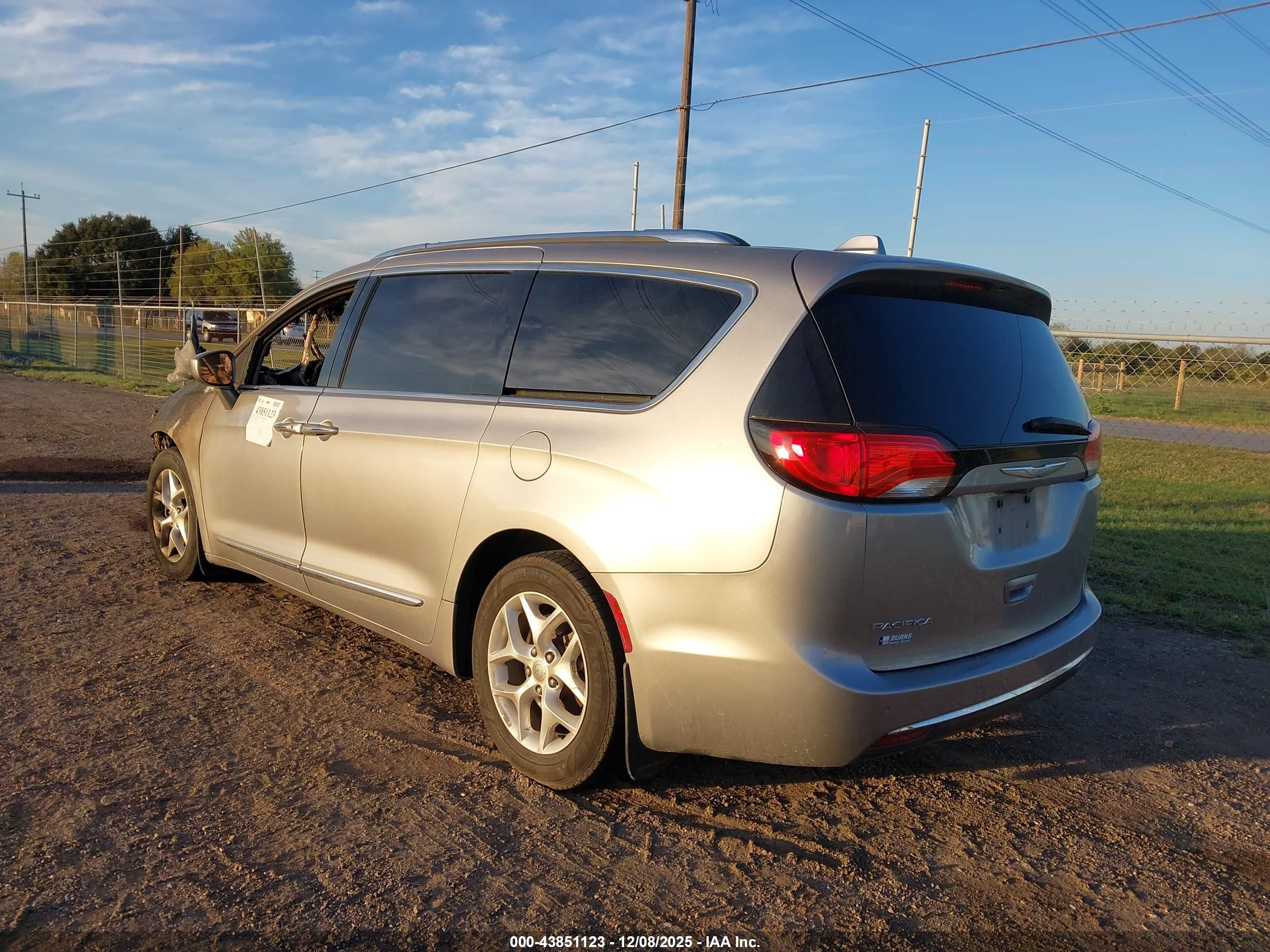 CHRYSLER PACIFICA image 3