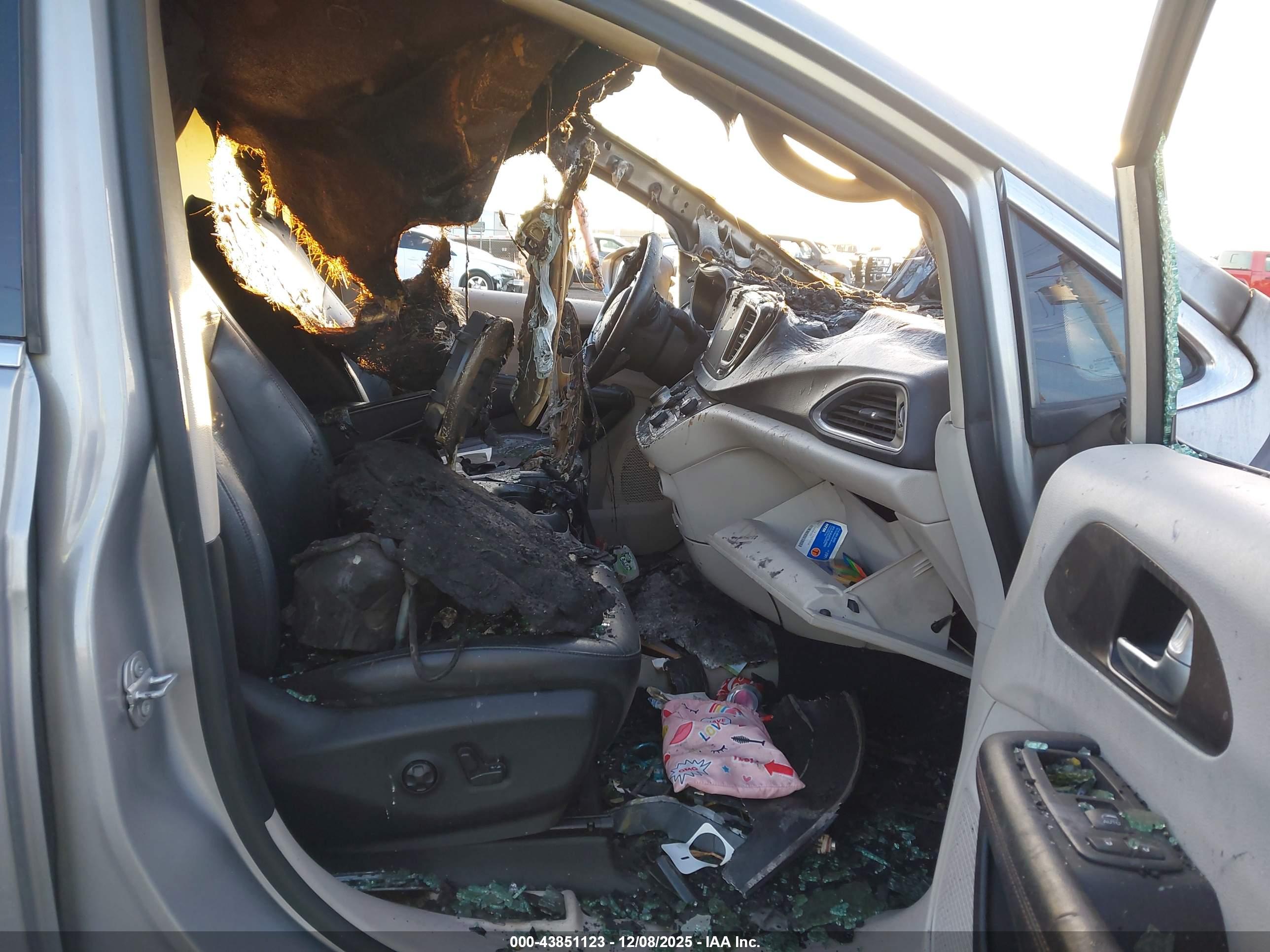 CHRYSLER PACIFICA image 5