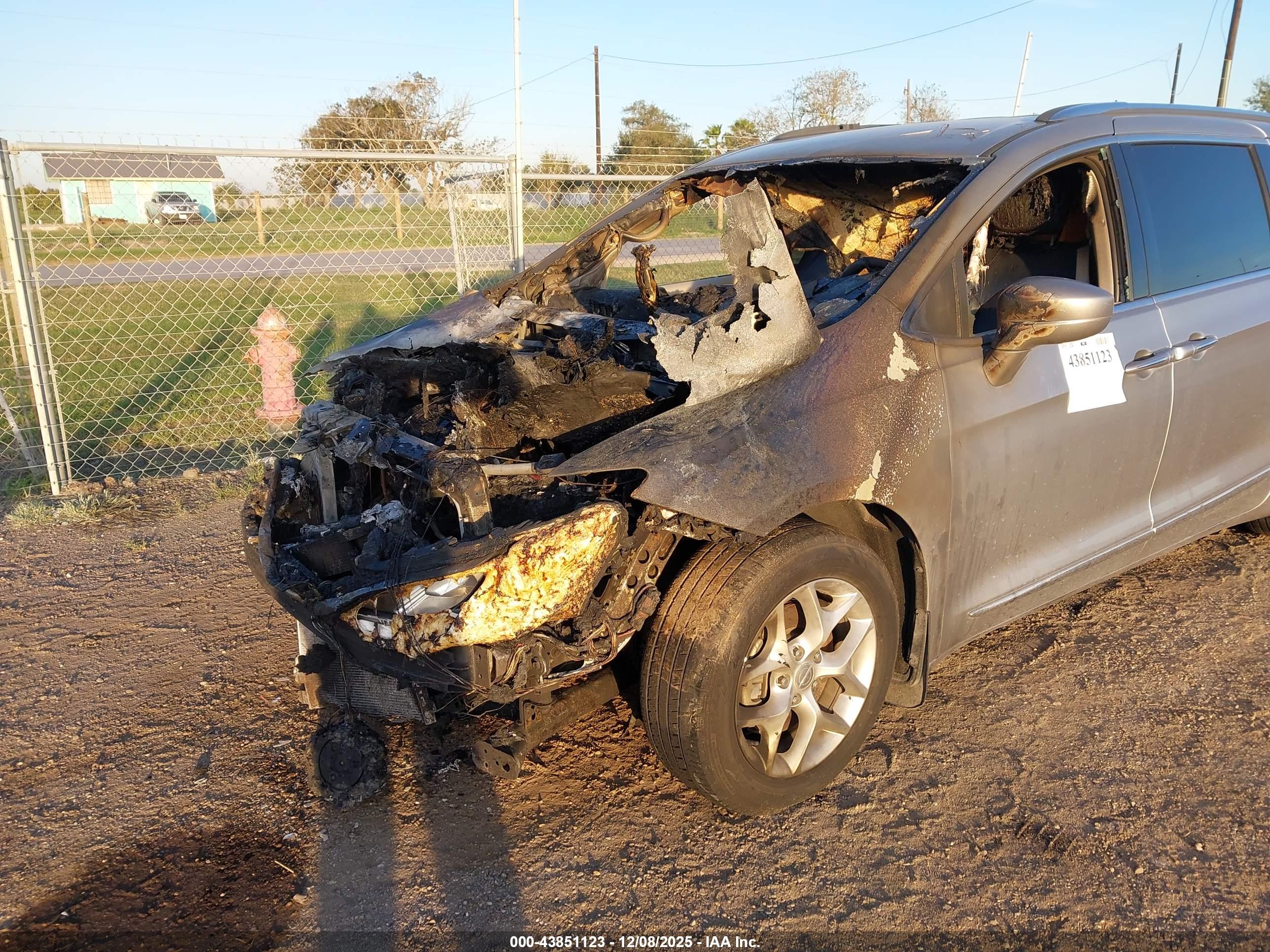 CHRYSLER PACIFICA image 6