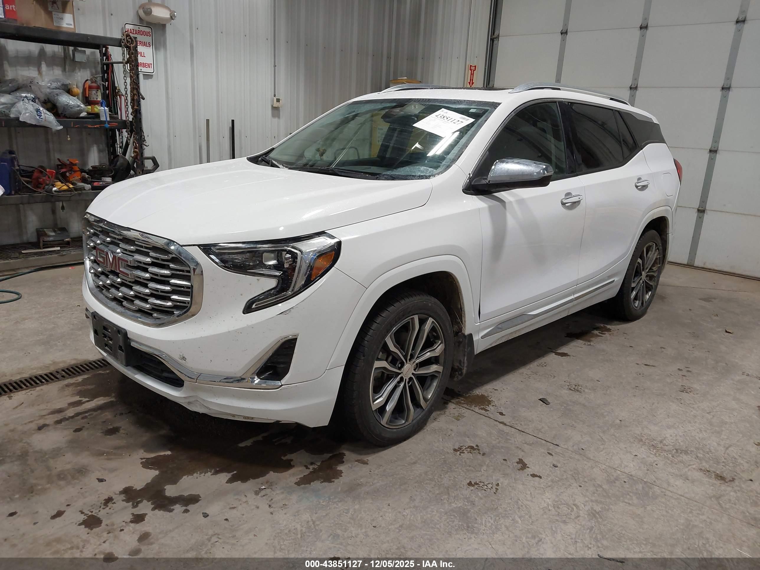 GMC TERRAIN image 2