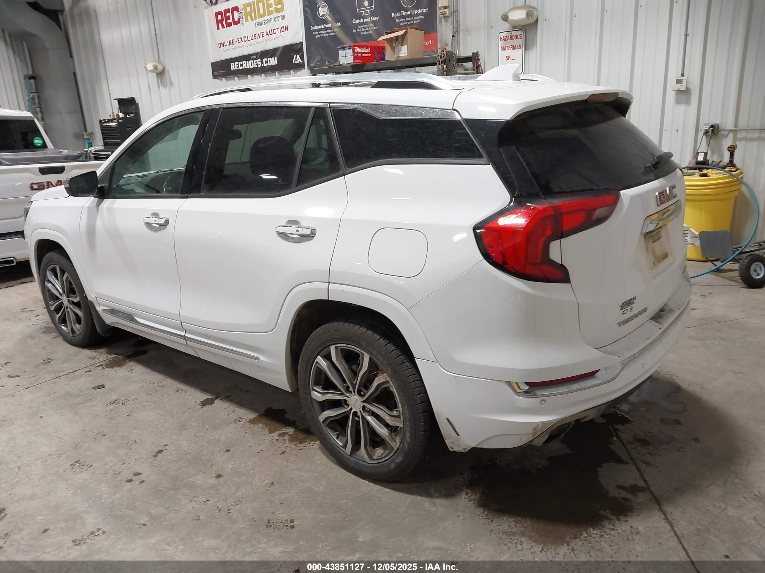 GMC TERRAIN image 3