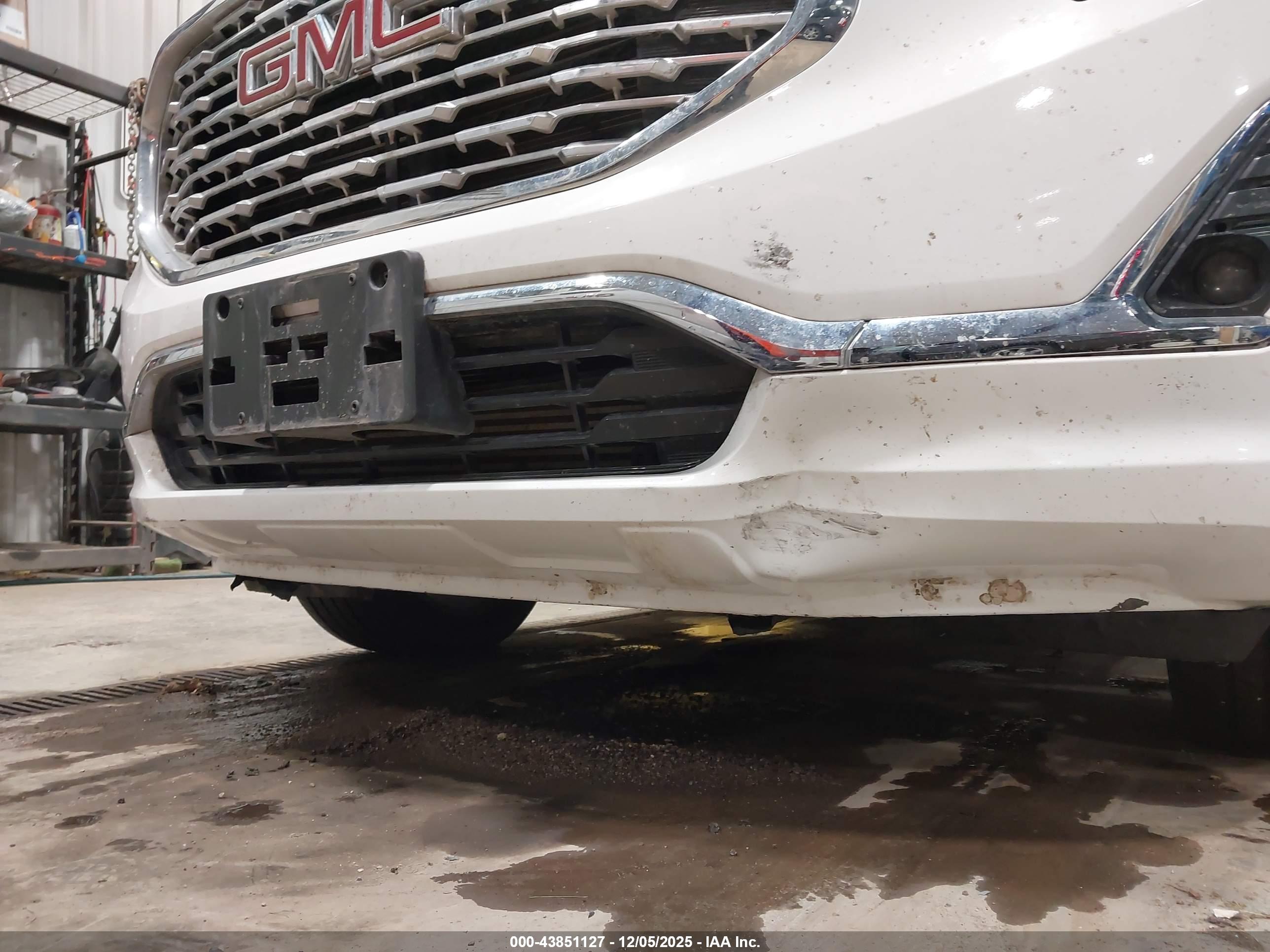 GMC TERRAIN image 6