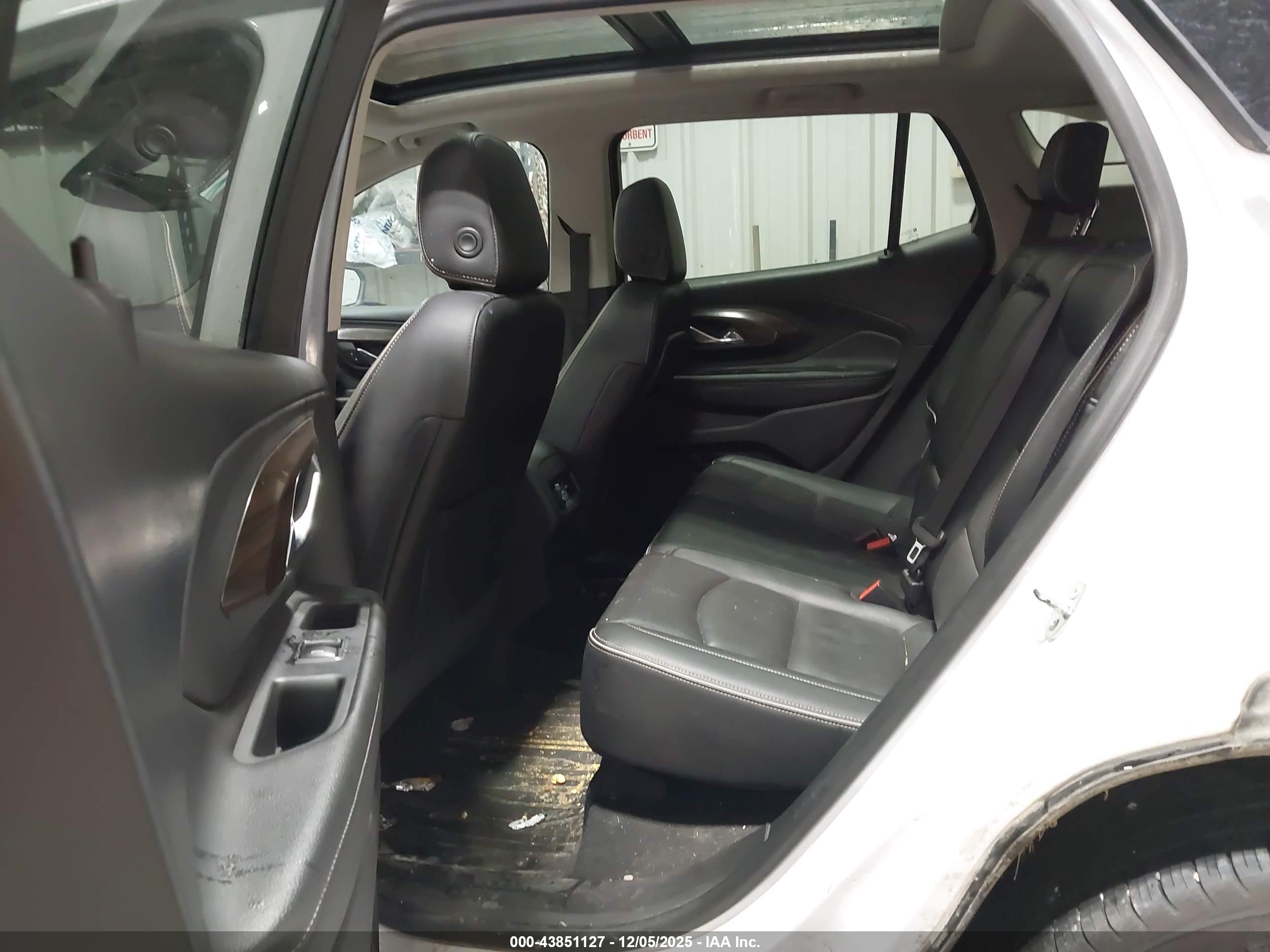 GMC TERRAIN image 8