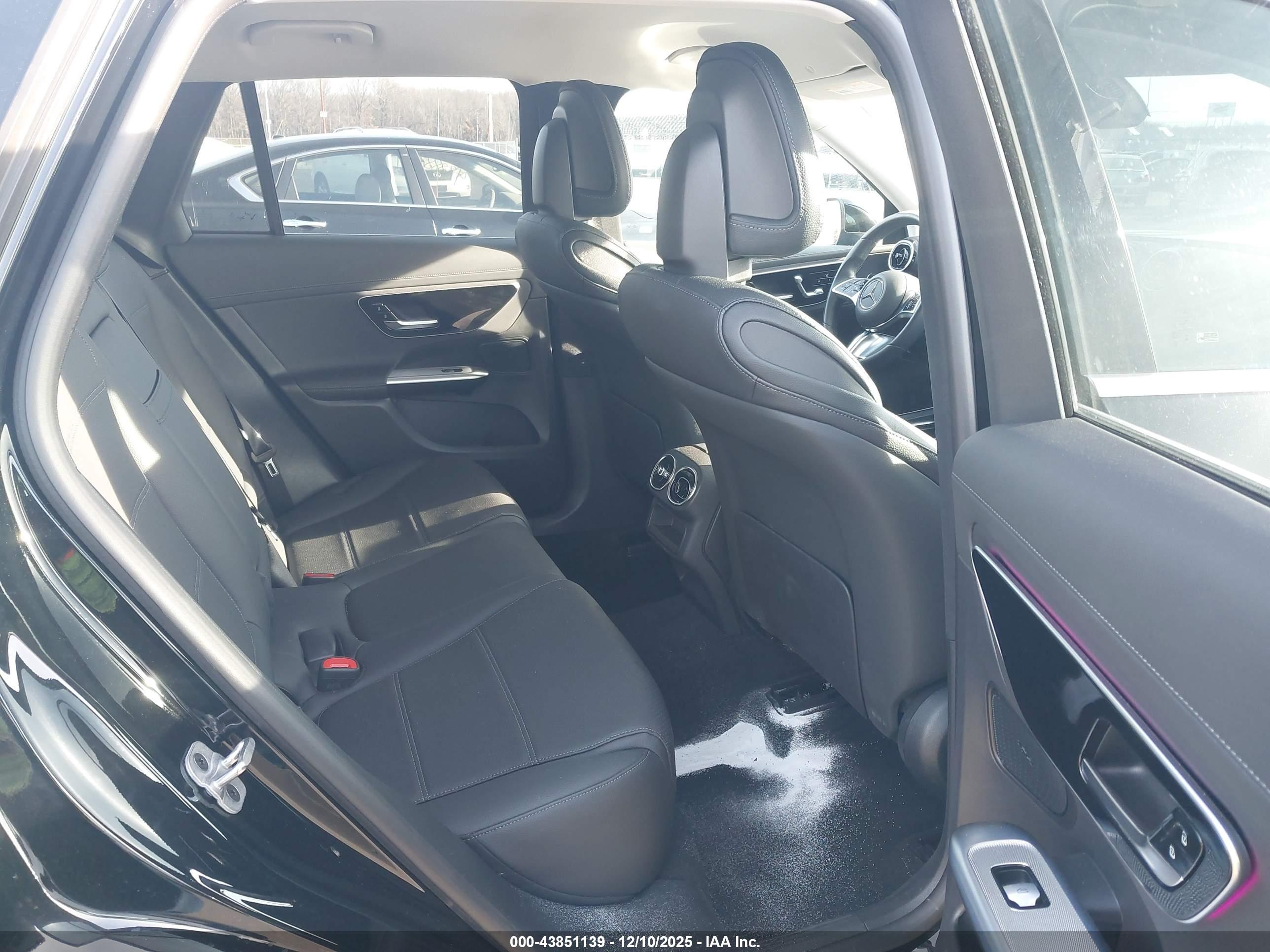 MERCEDES-BENZ GLC image 8