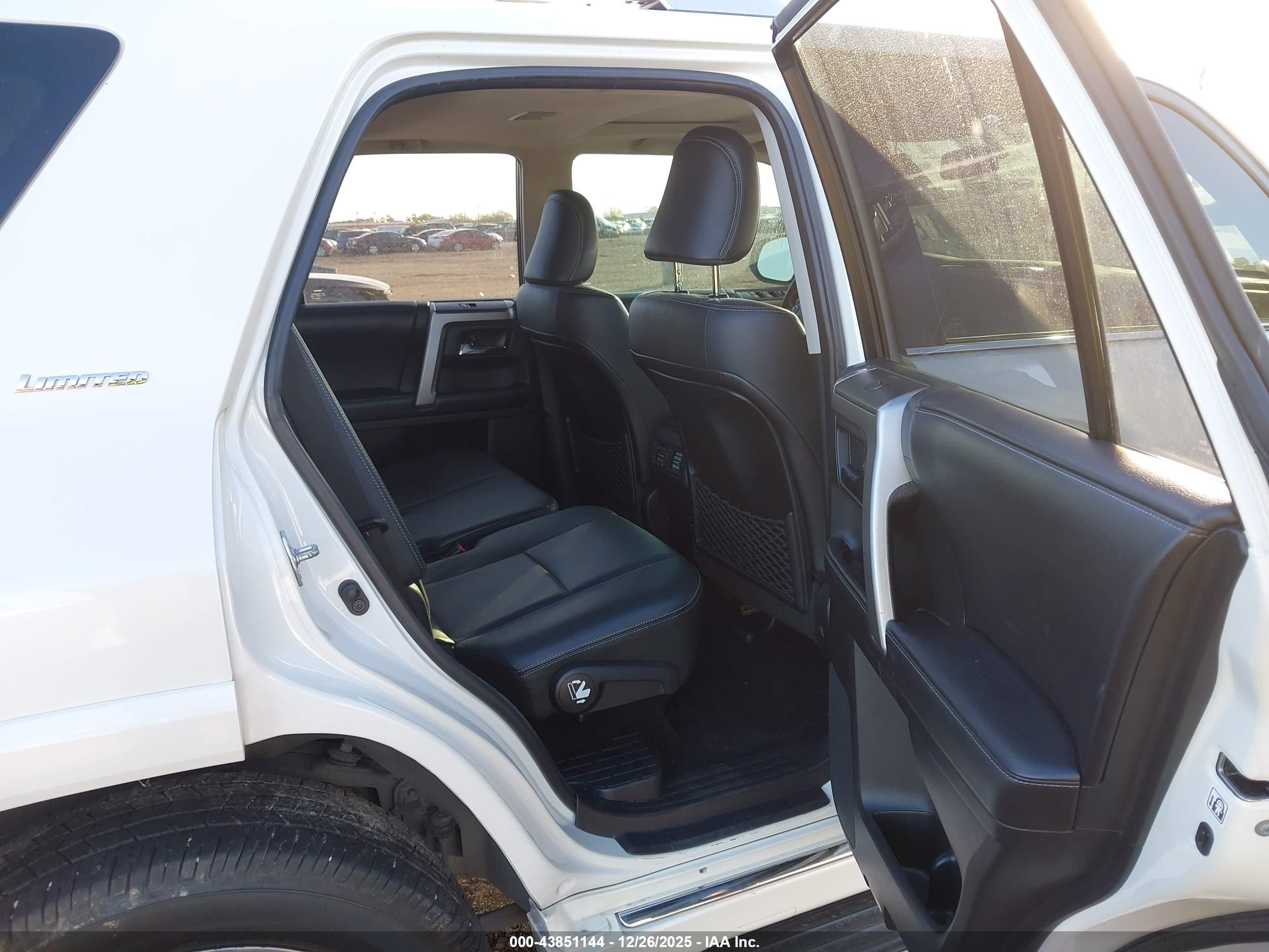 TOYOTA 4RUNNER image 8