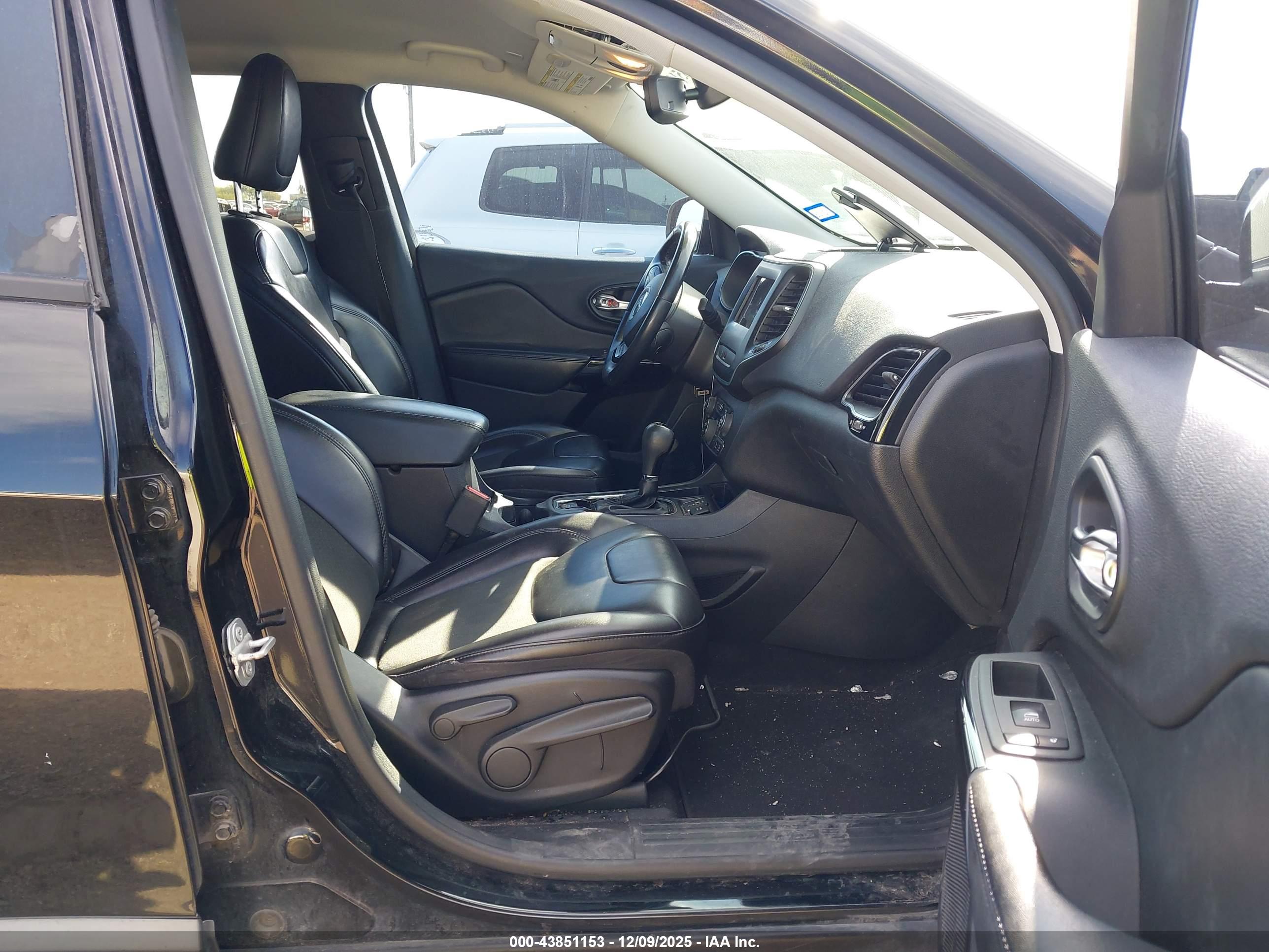 JEEP CHEROKEE image 5