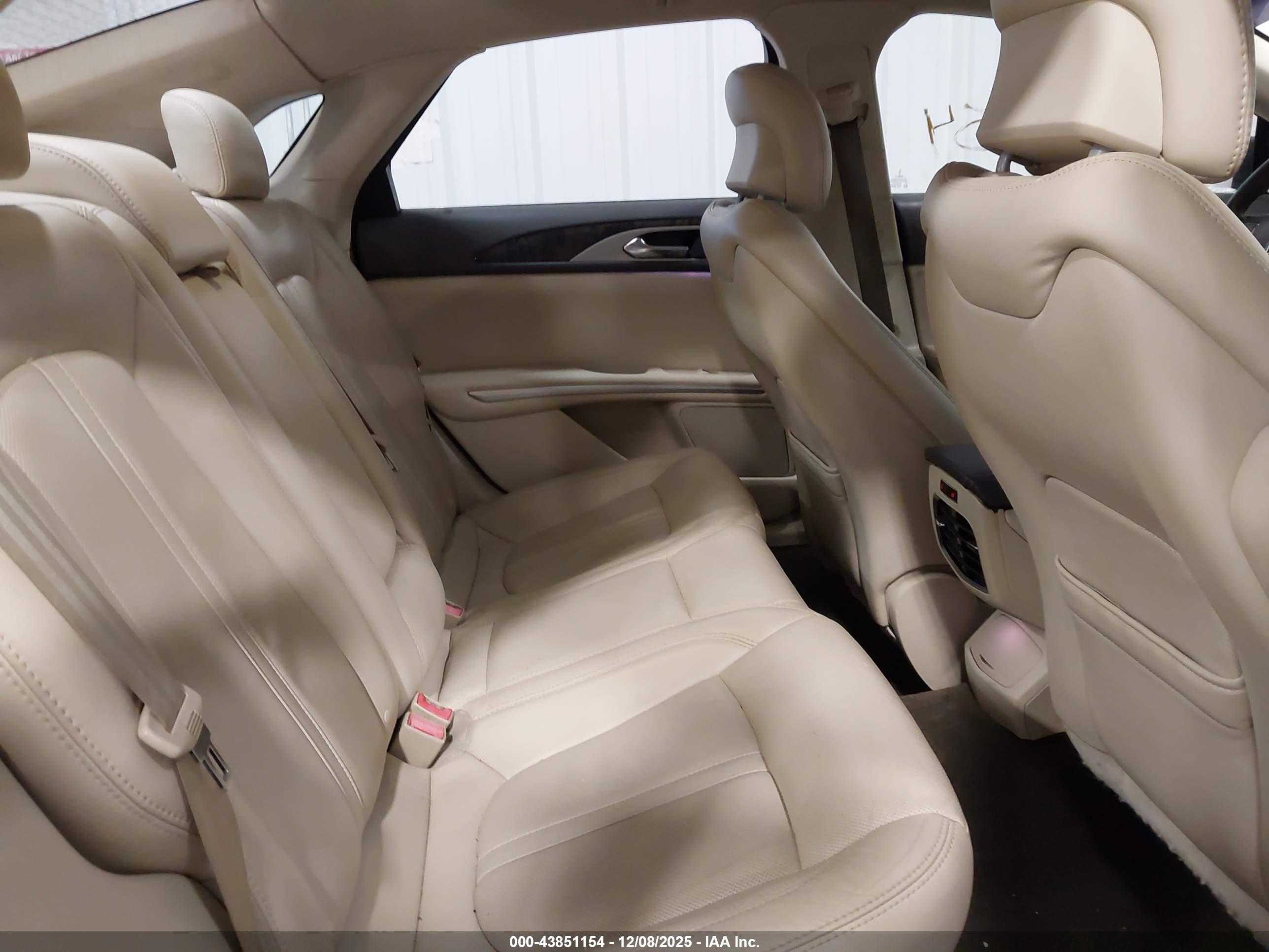 LINCOLN MKZ image 8
