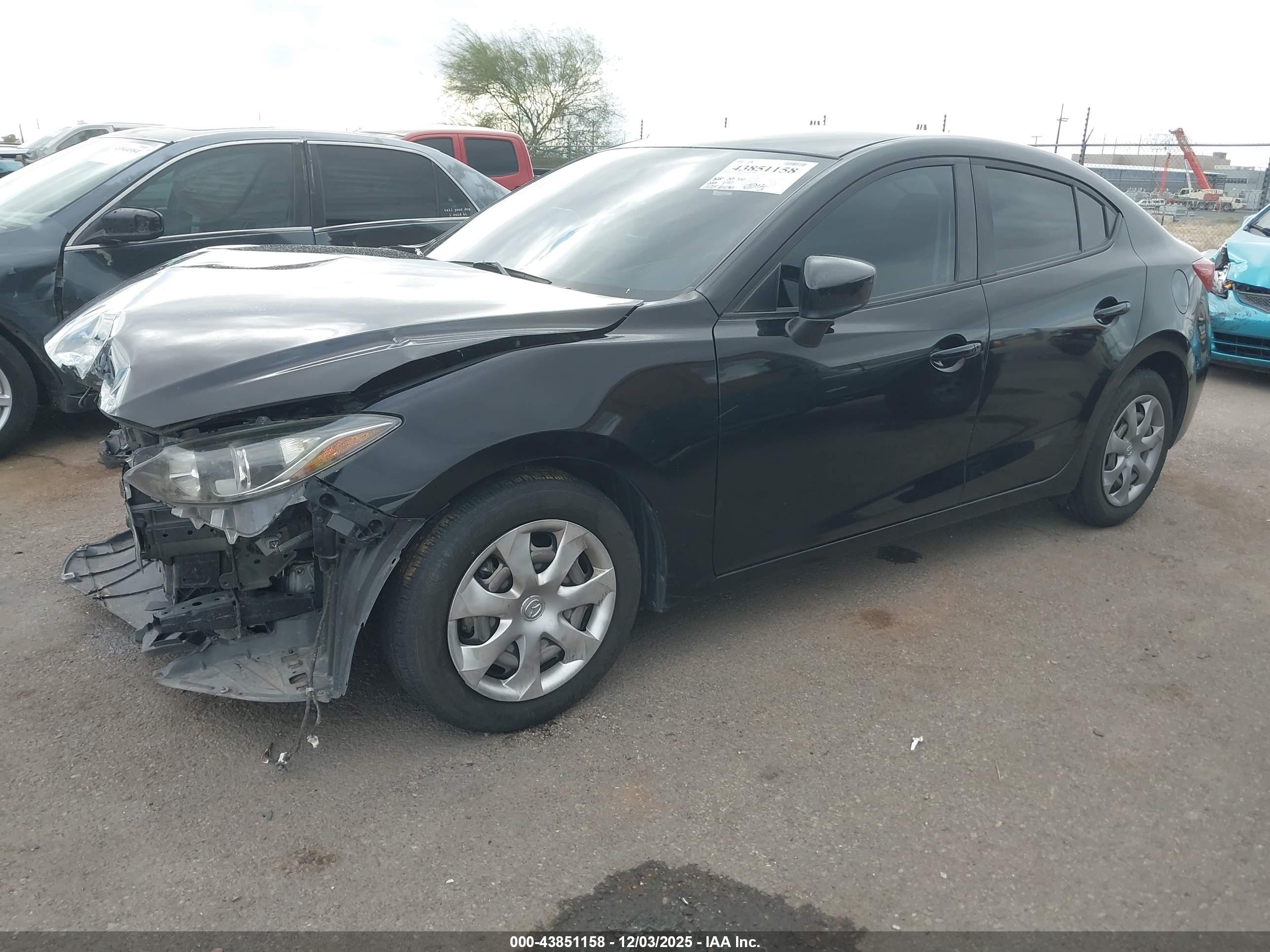 MAZDA MAZDA3 image 2