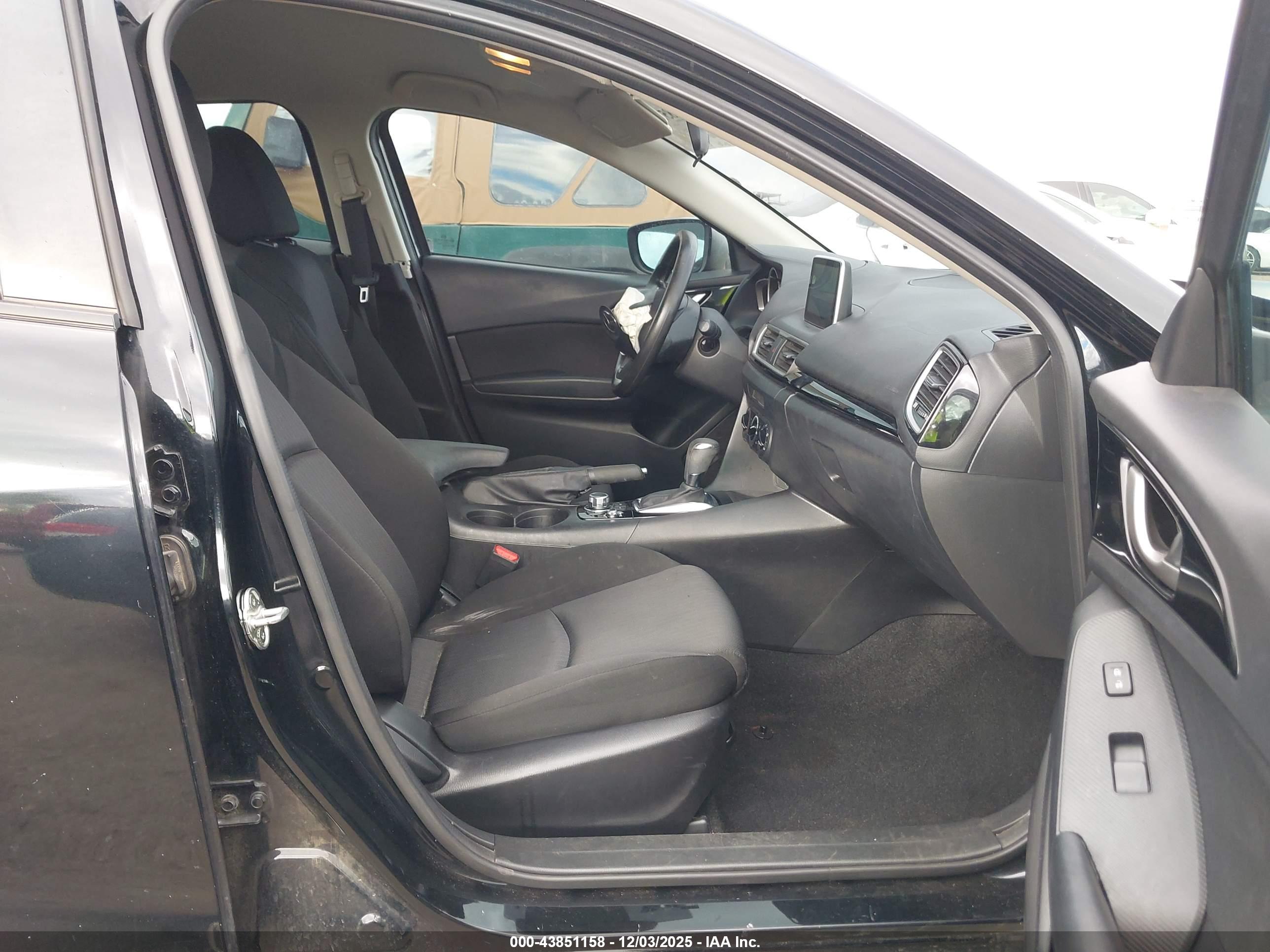 MAZDA MAZDA3 image 5