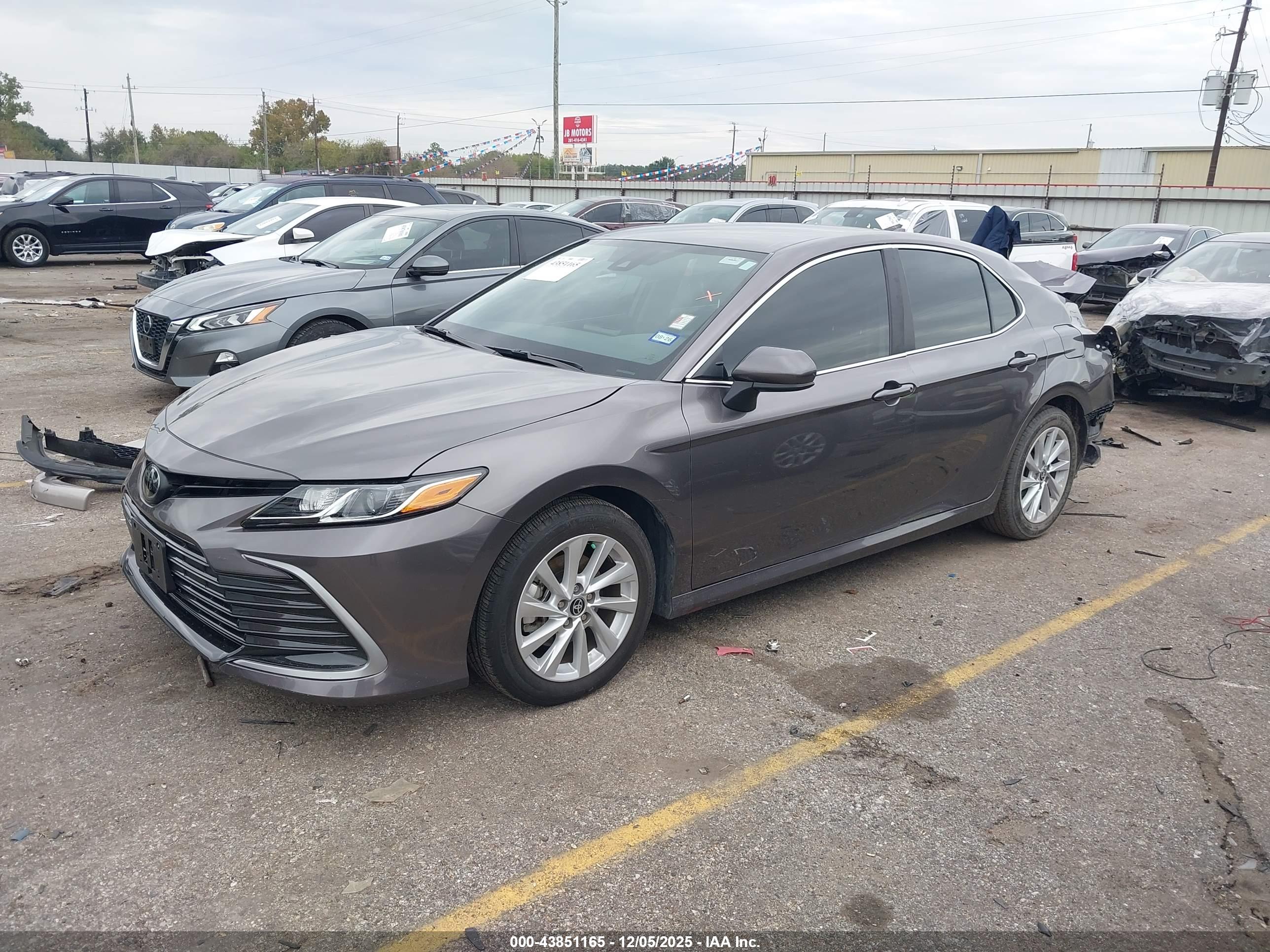TOYOTA CAMRY image 2
