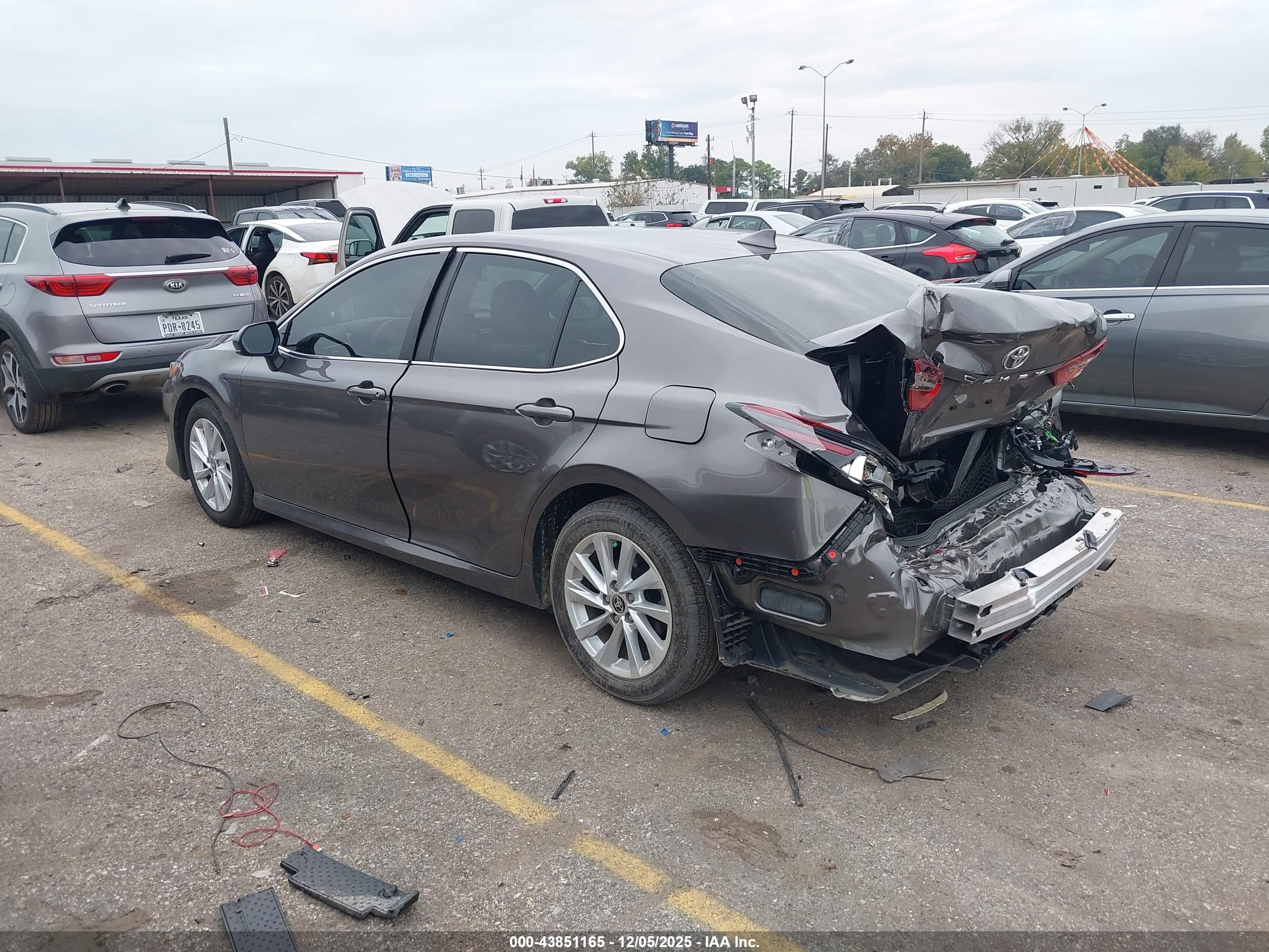 TOYOTA CAMRY image 3