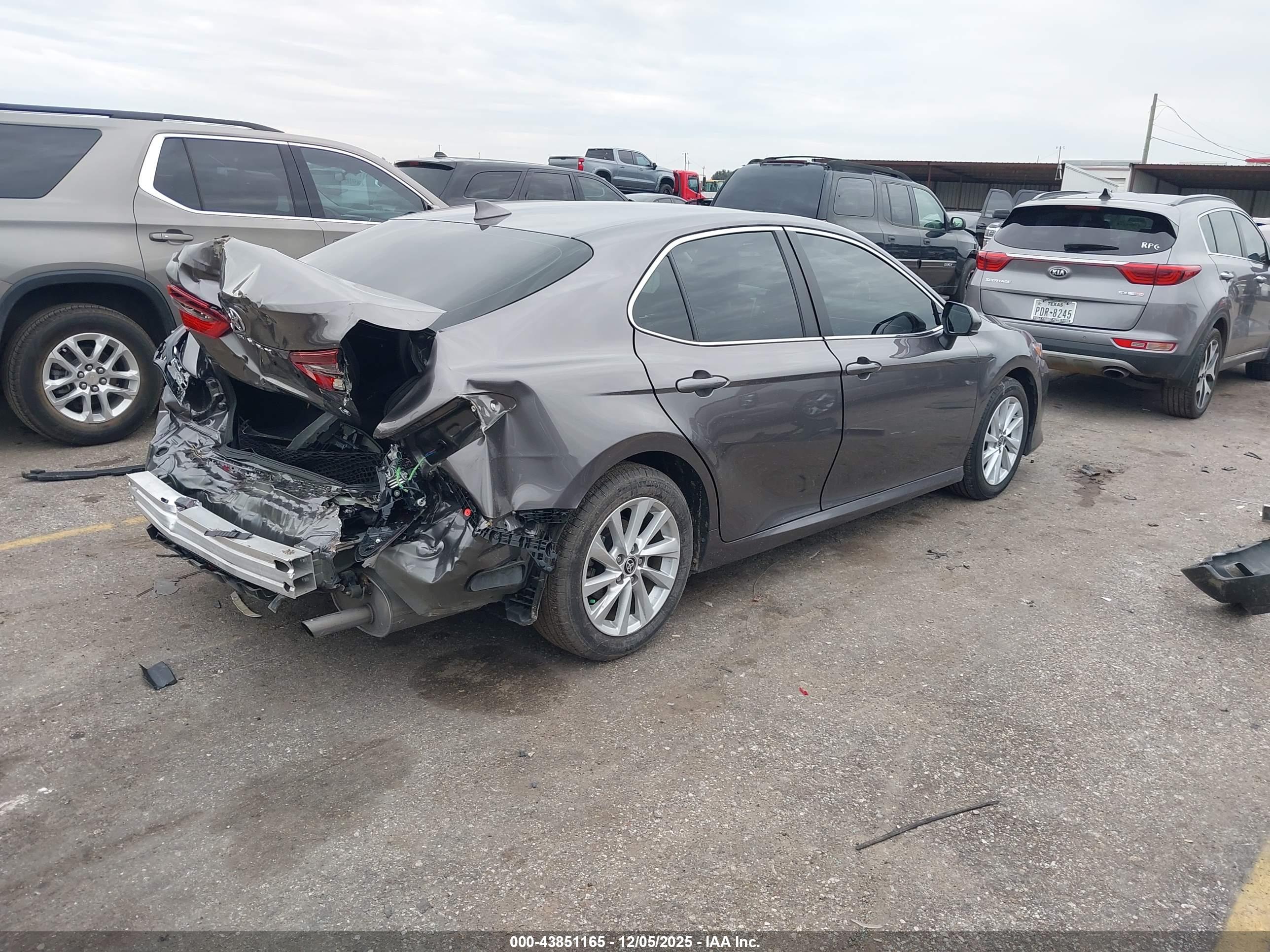 TOYOTA CAMRY image 4