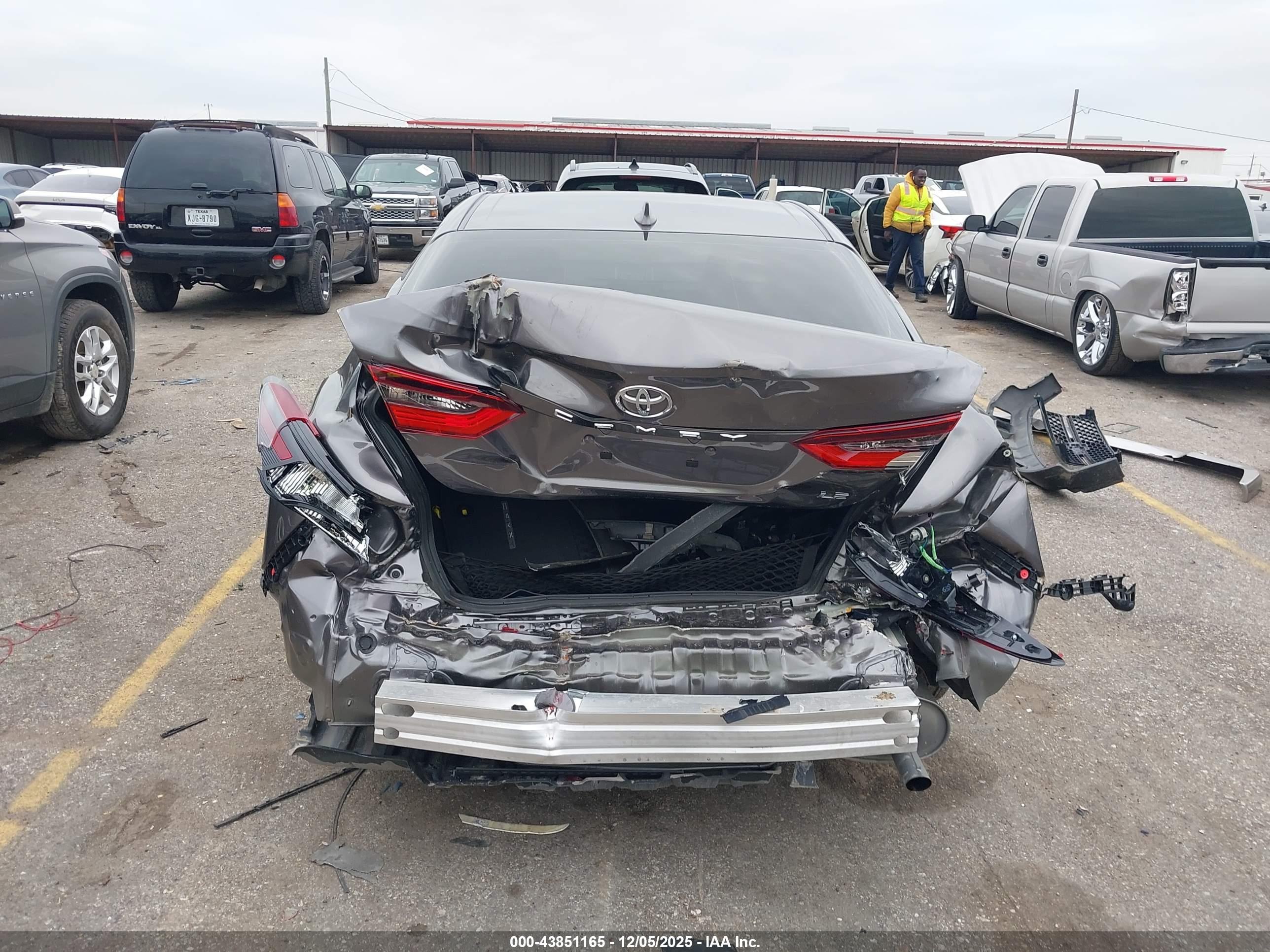 TOYOTA CAMRY image 6