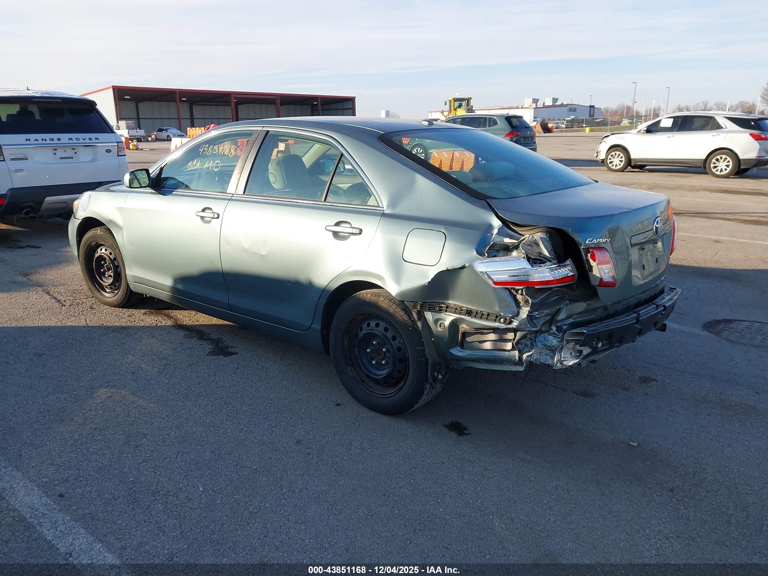 TOYOTA CAMRY image 3