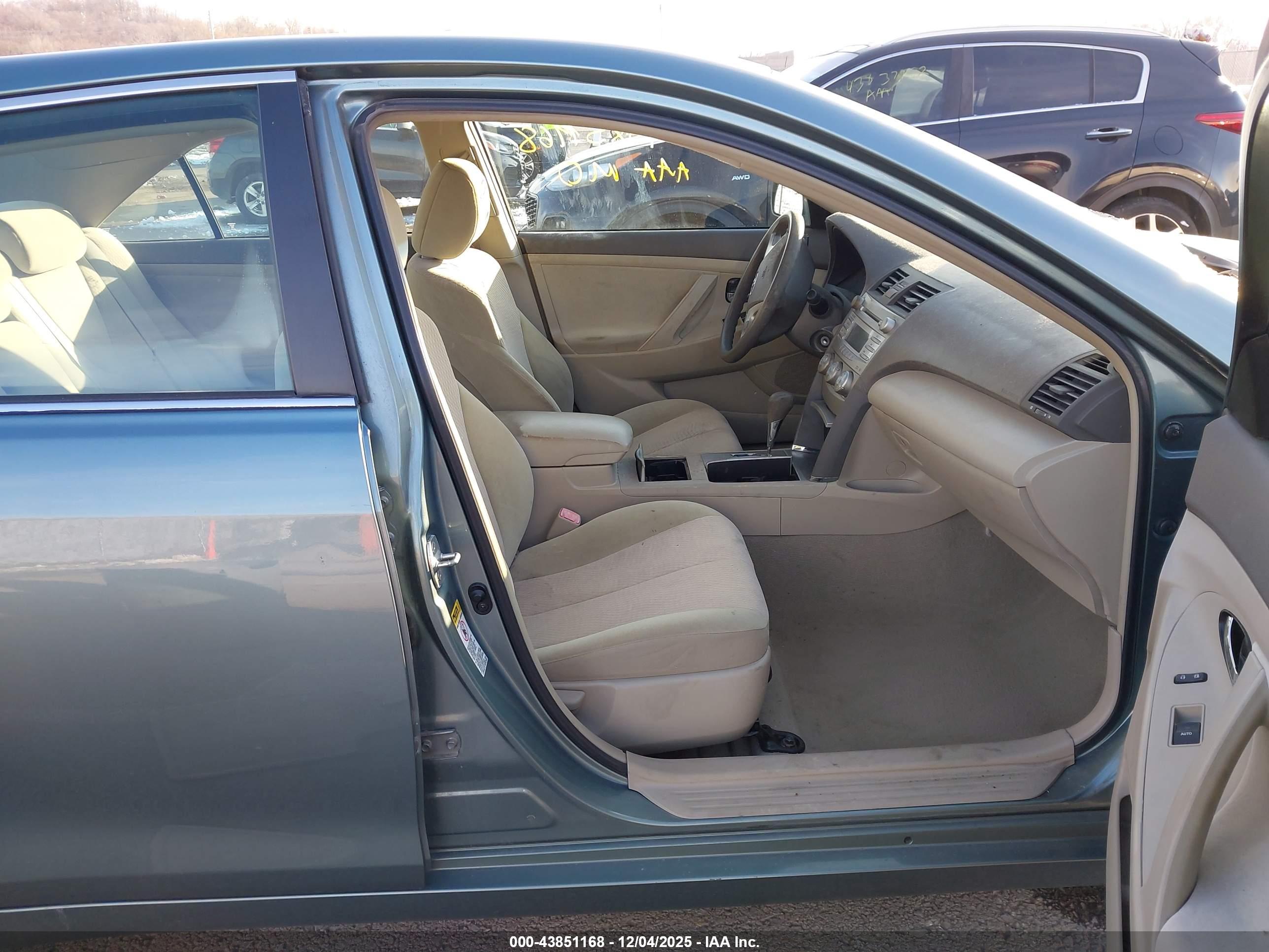 TOYOTA CAMRY image 5