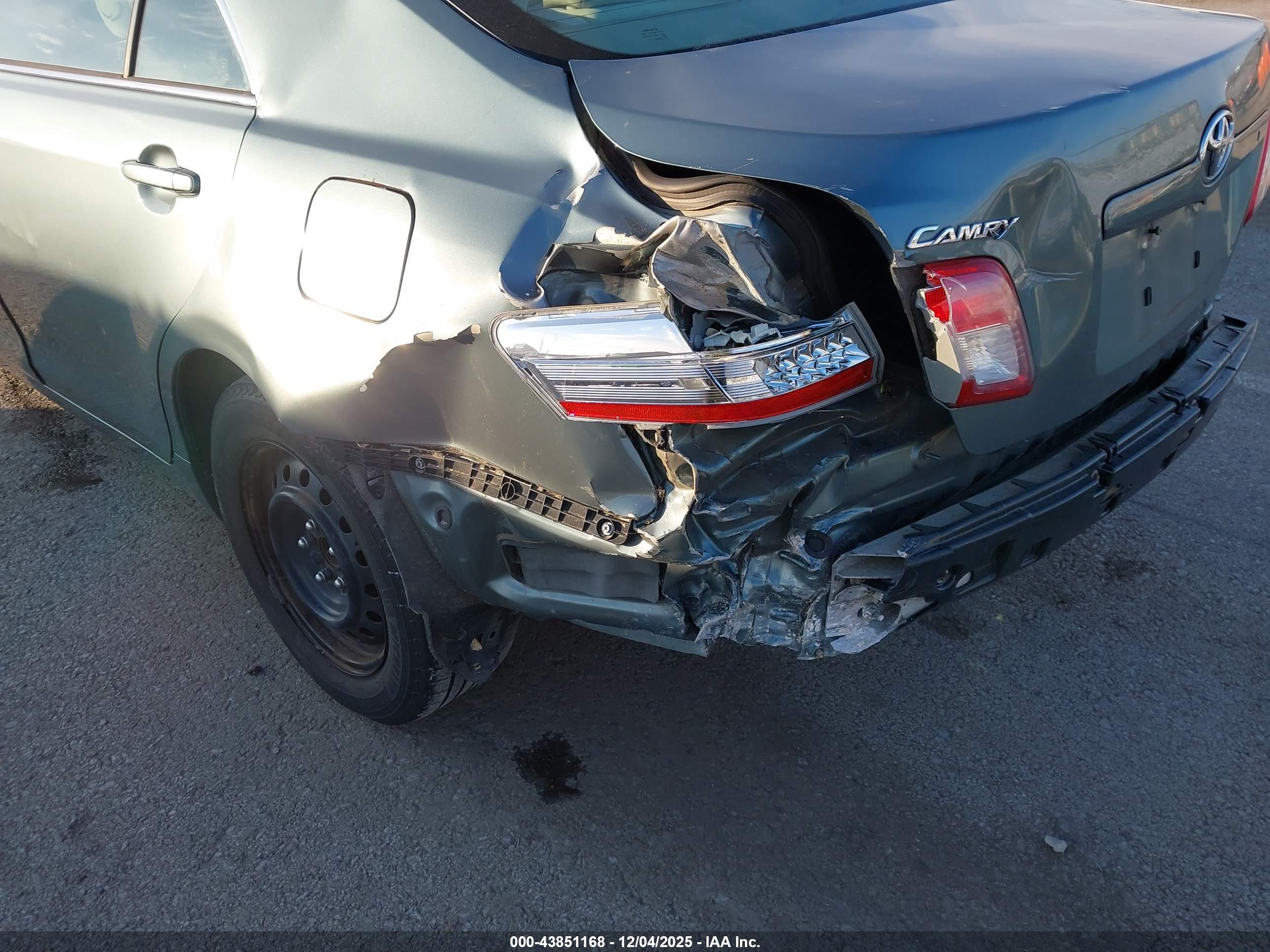 TOYOTA CAMRY image 6