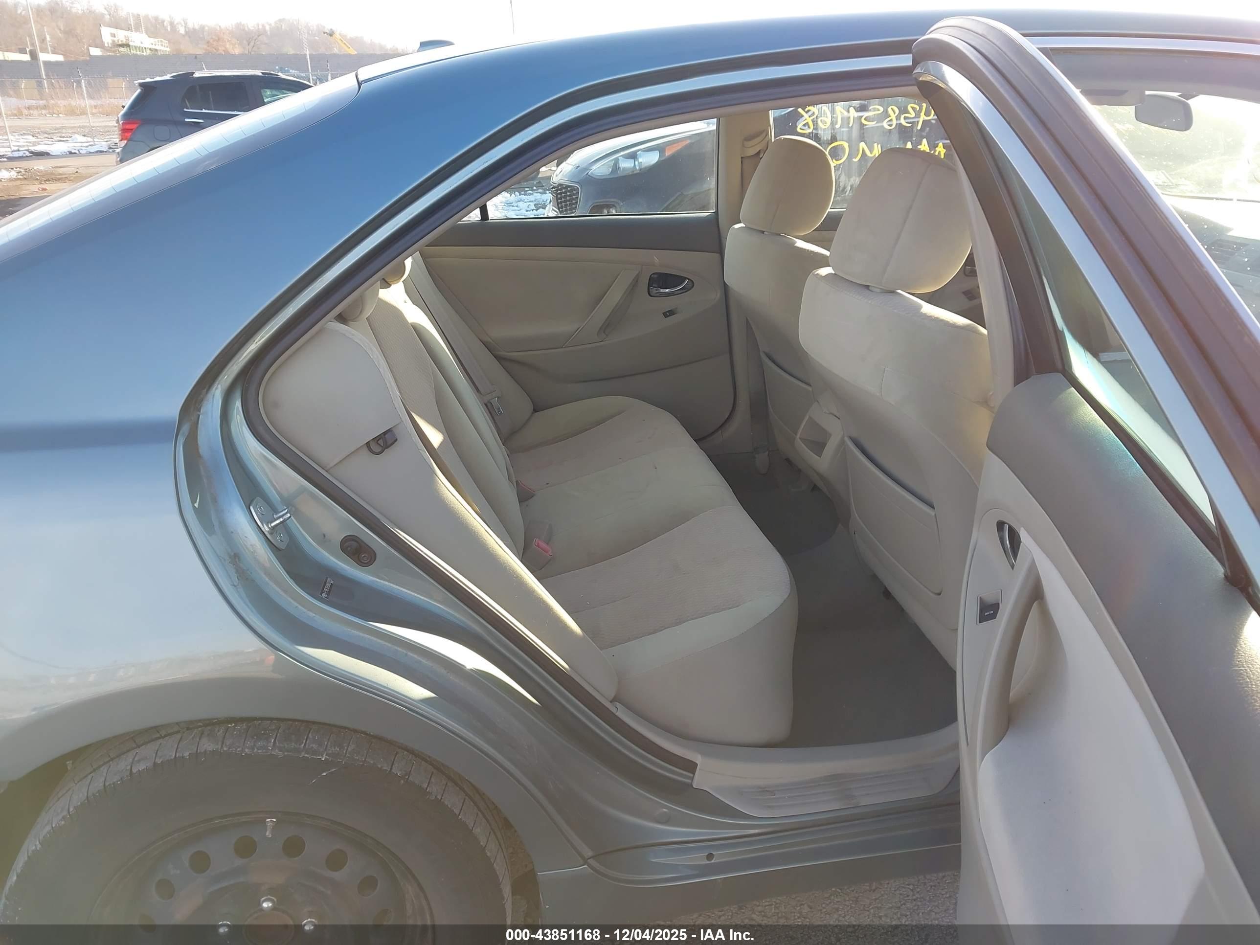 TOYOTA CAMRY image 8