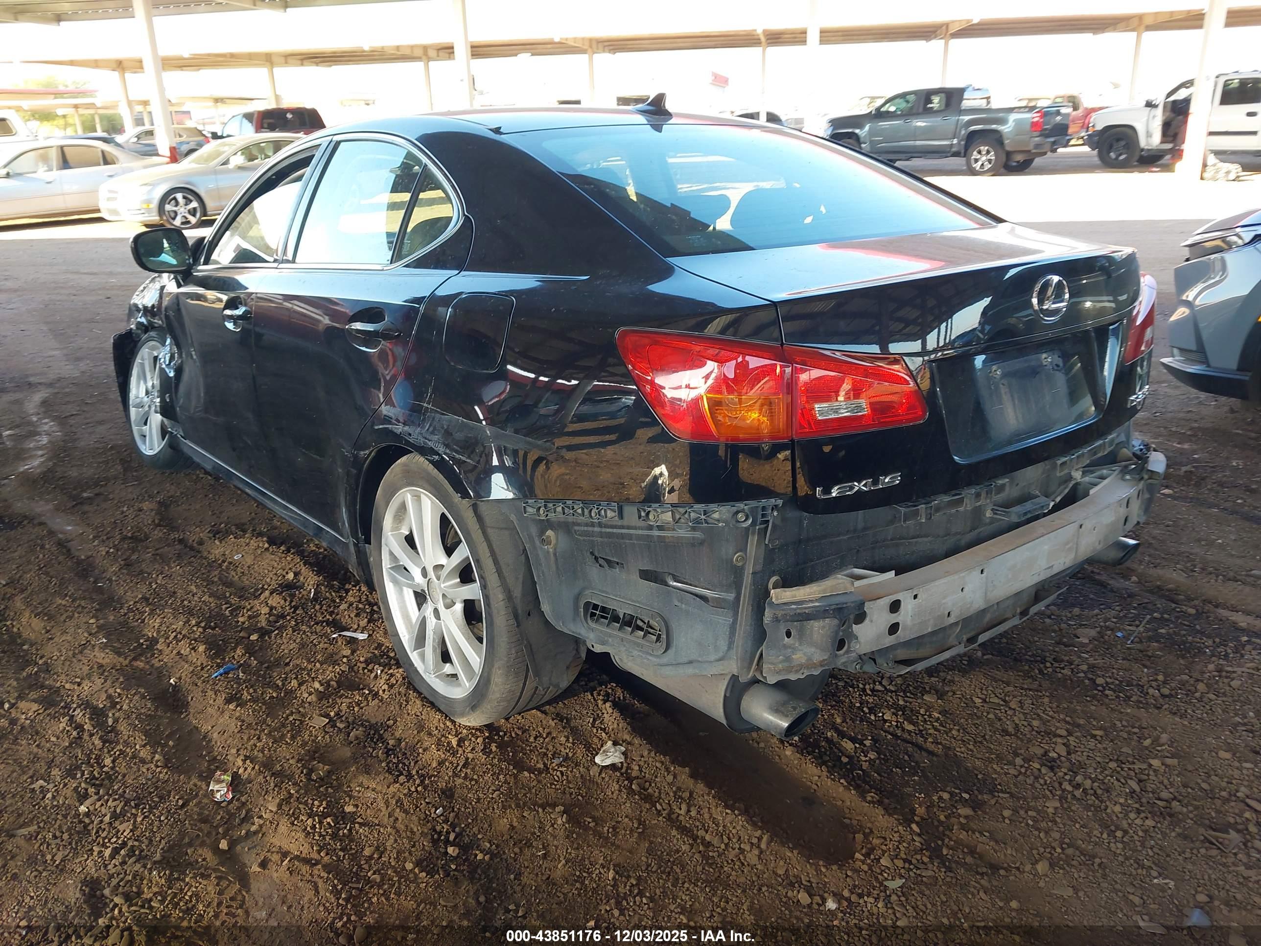 LEXUS IS image 3