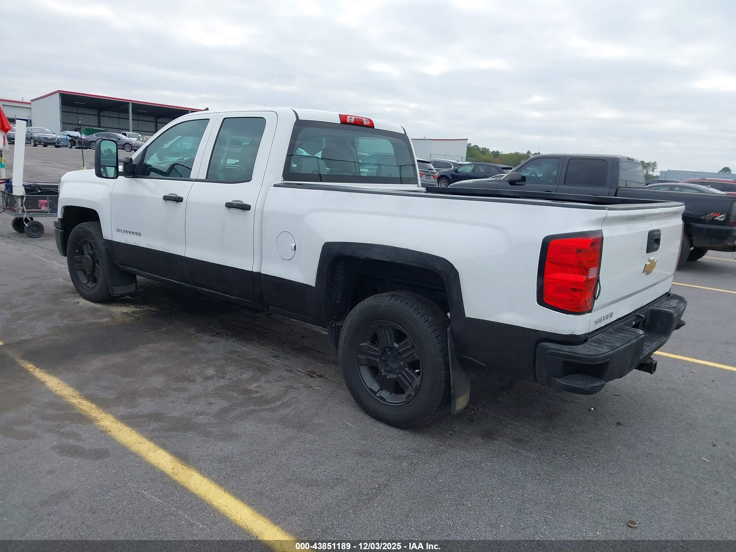 CHEVROLET SILVERADO image 3