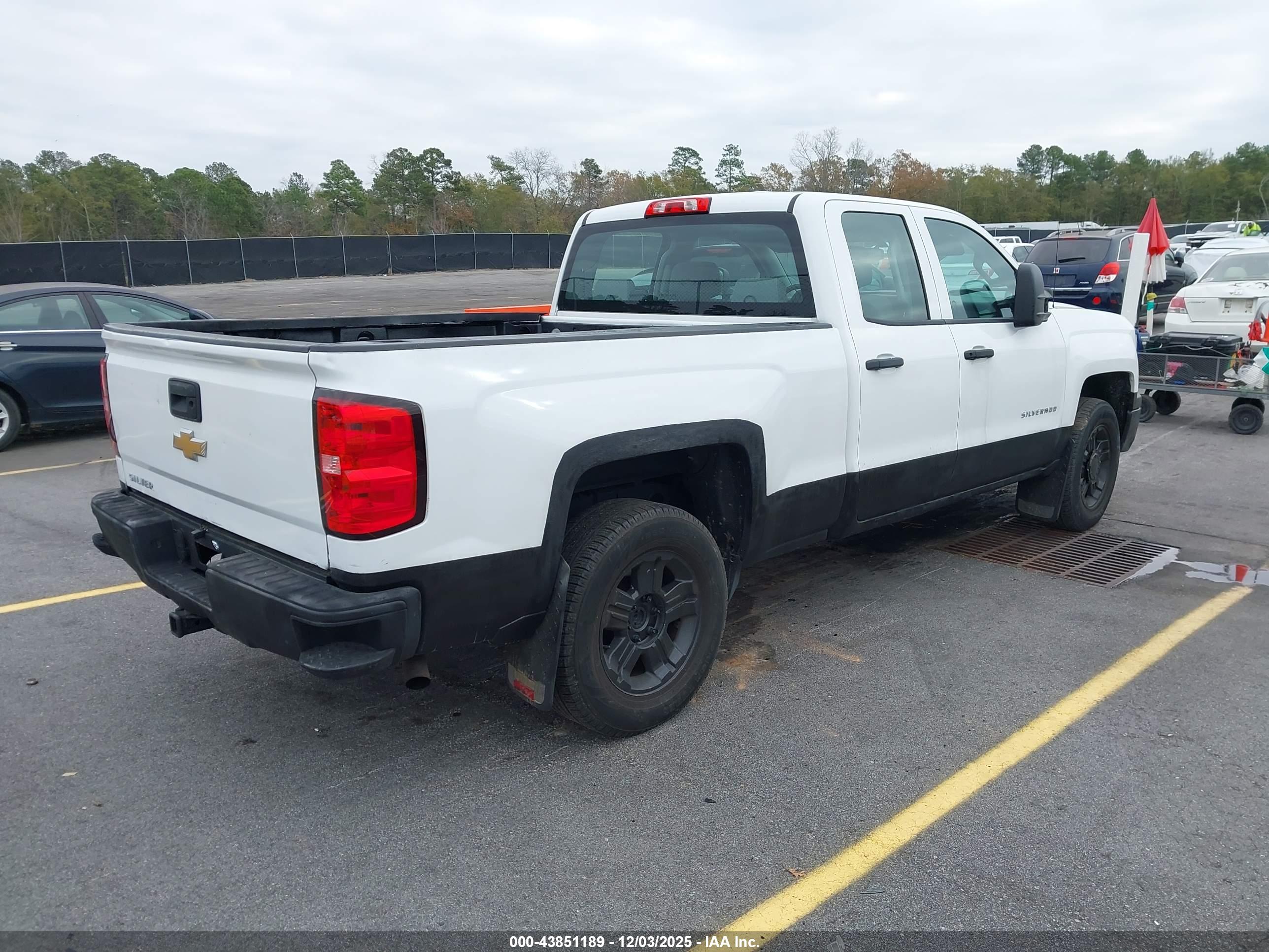 CHEVROLET SILVERADO image 4