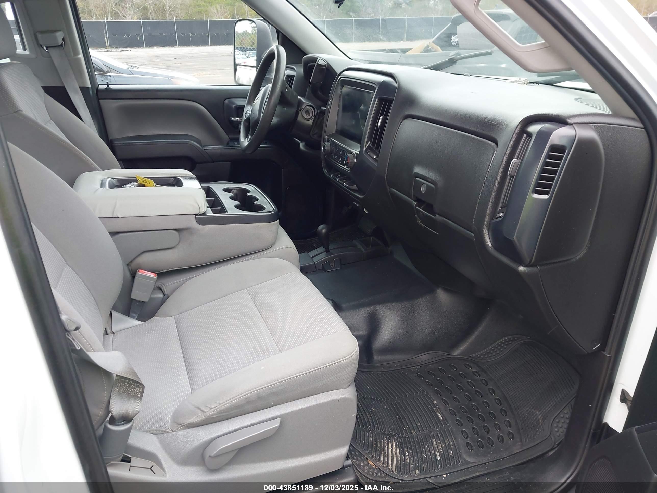 CHEVROLET SILVERADO image 5