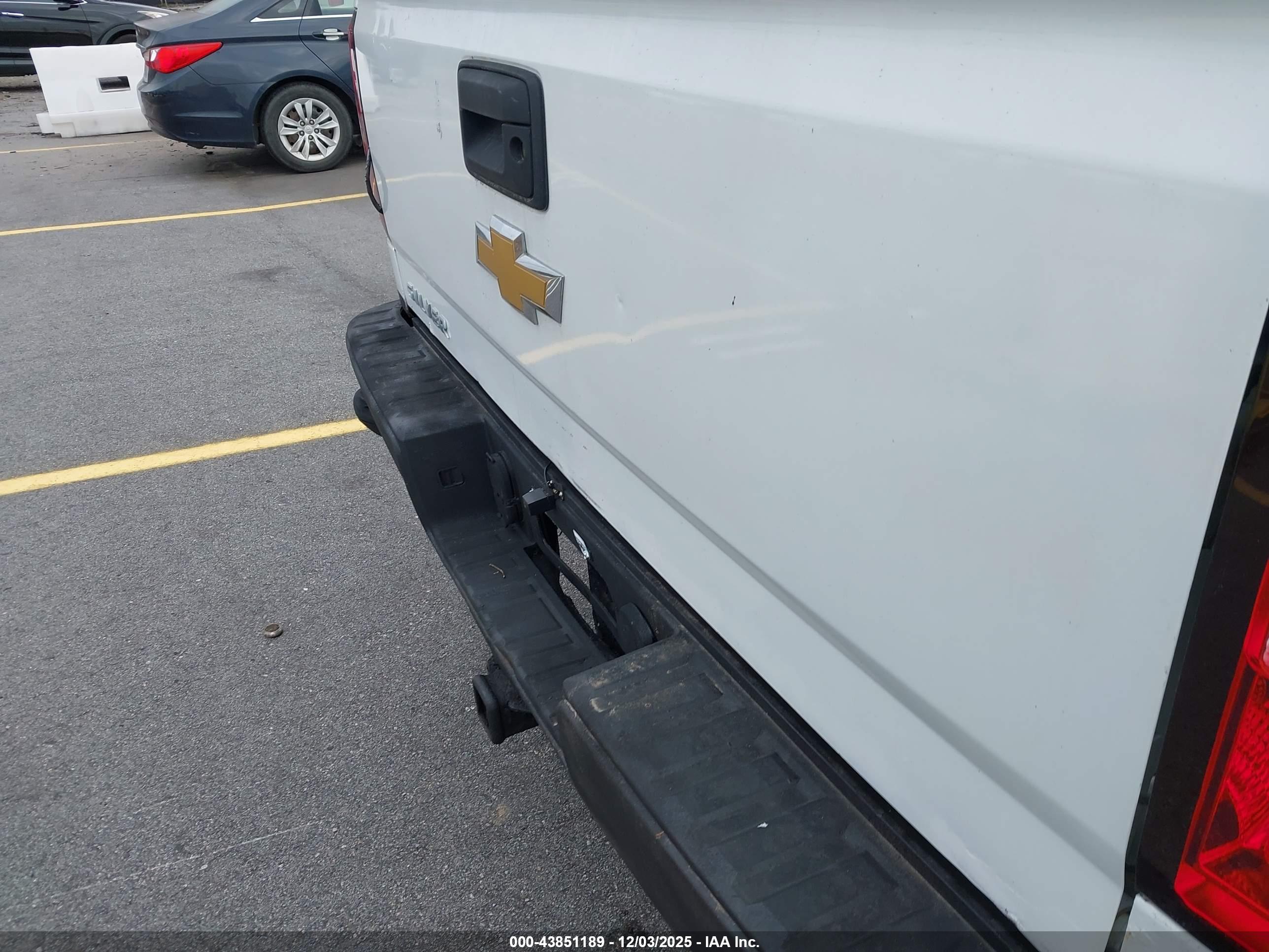 CHEVROLET SILVERADO image 6