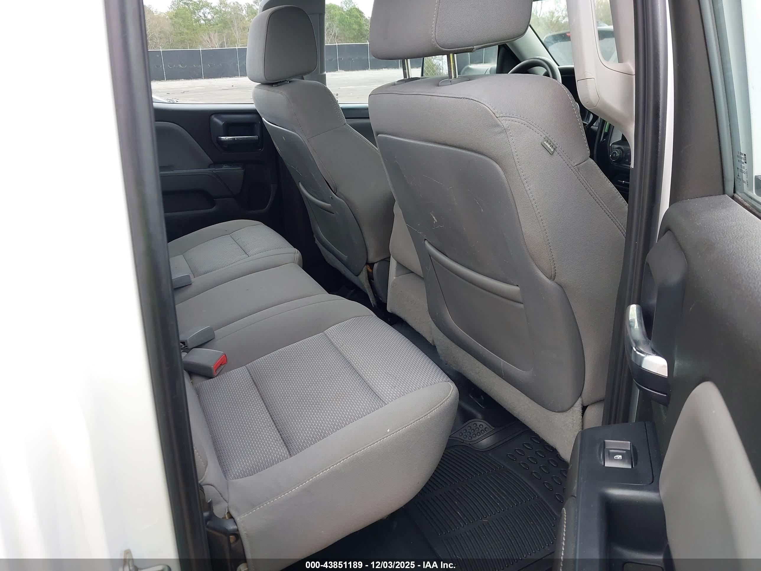CHEVROLET SILVERADO image 8